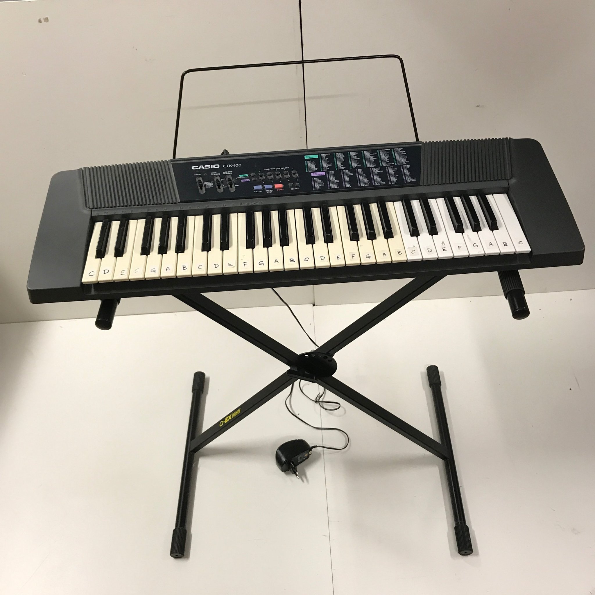 Se produkter som liknar Keyboard Casio CTK 100 på Tradera (562961394)