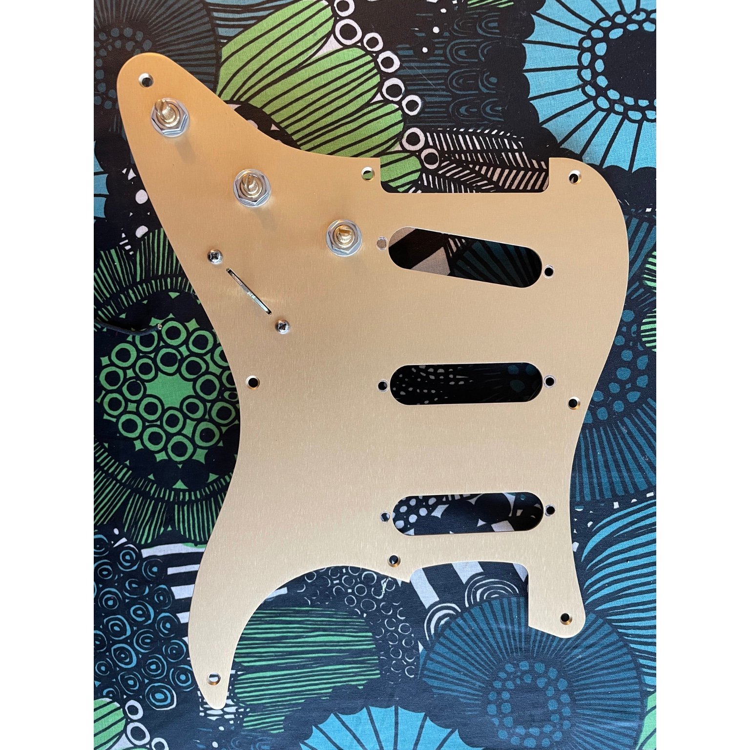 Fender Stratocaster 57 Gold Anodized pickguard .. Köp på Tradera