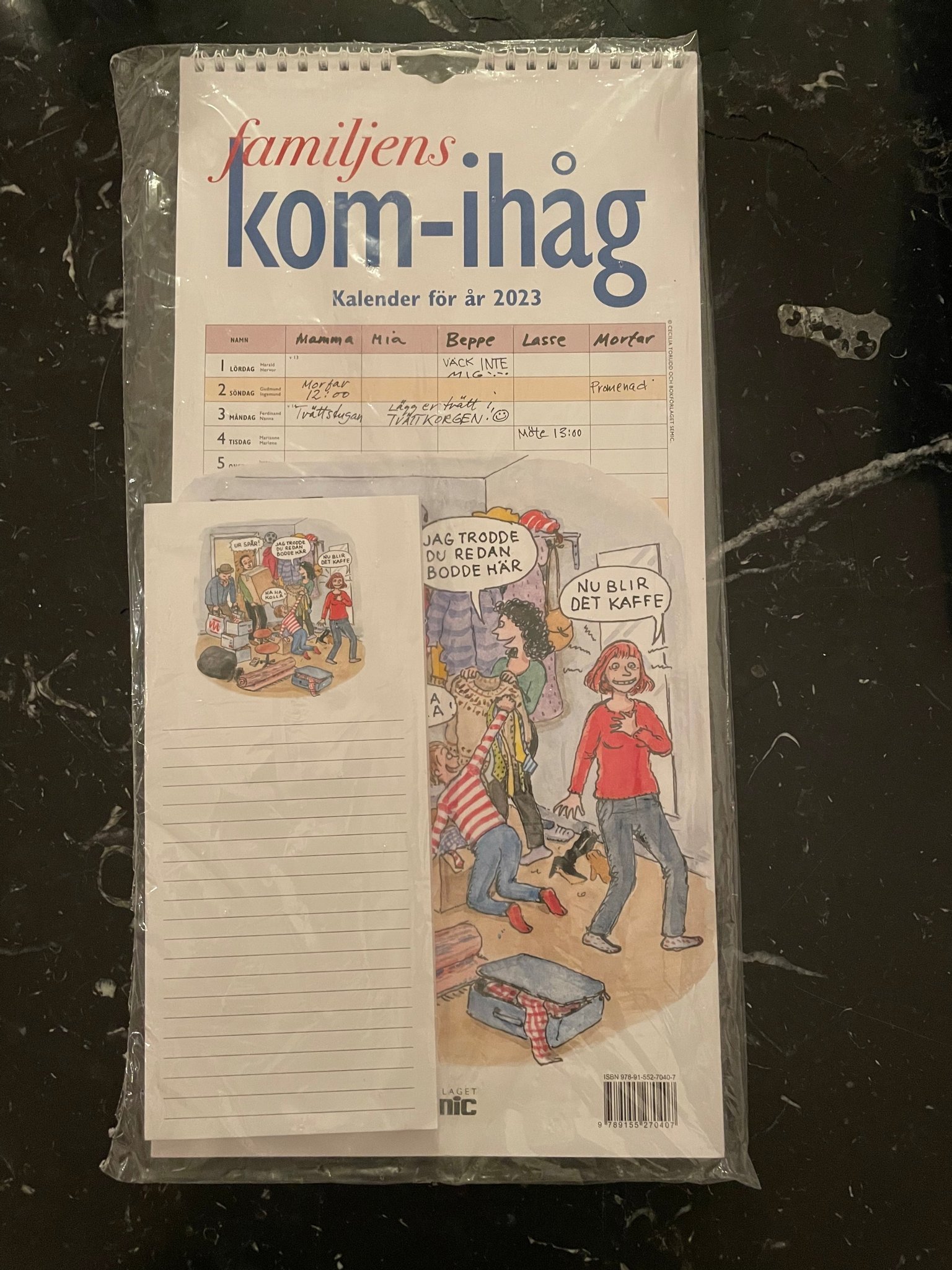 Se produkter som liknar Familjens komihågkalender 2.. på Tradera