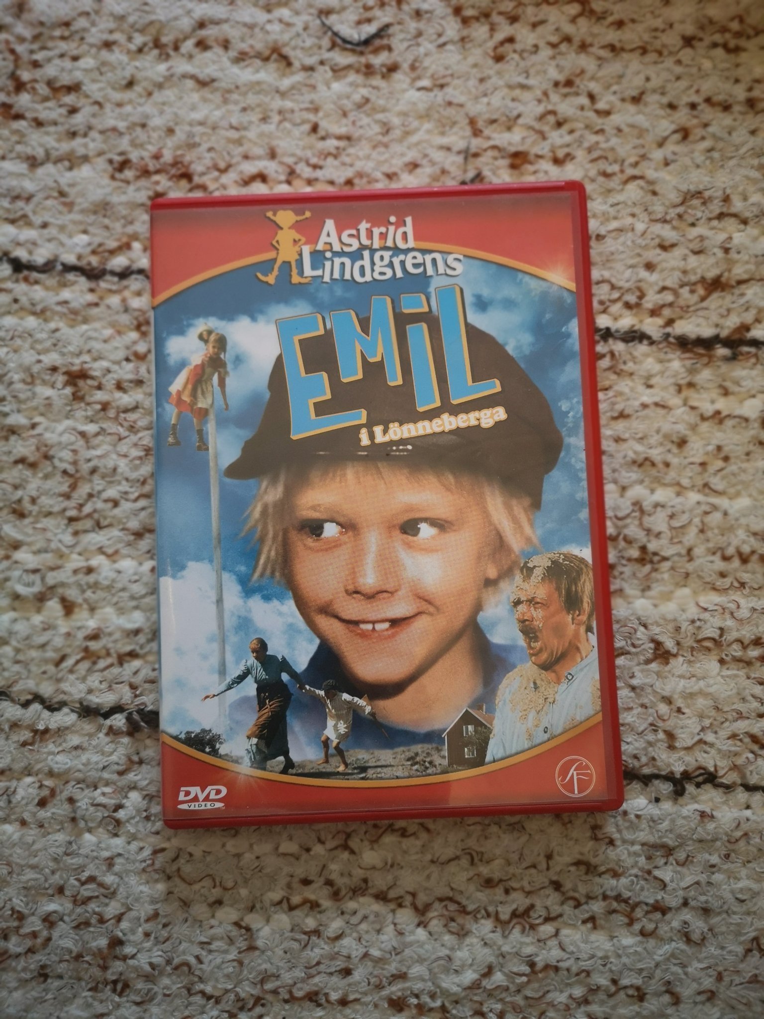 Se Produkter Som Liknar Astrid Lindgrens Emil I Lnne.. P Tradera