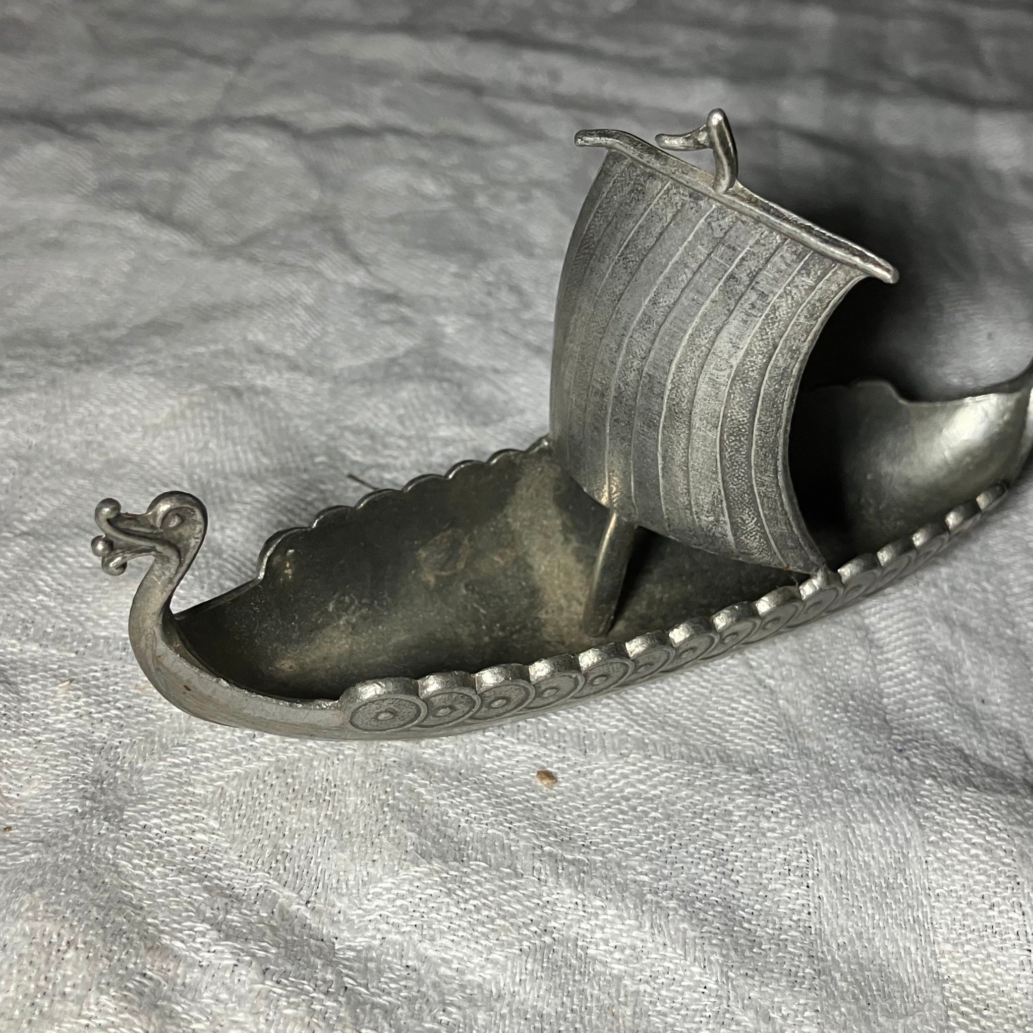 Tenn Viking båt handstöpt Drakbåt | Köp på Tradera (707293599)