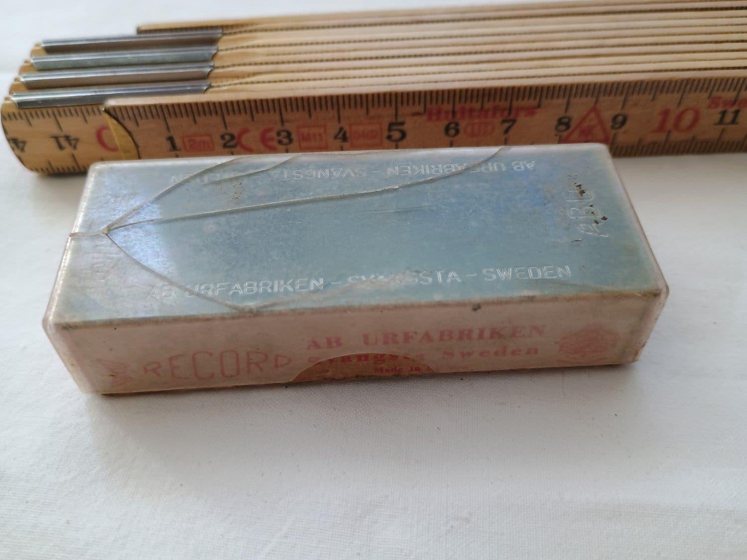 Låda Box ABU Urfabriken Record 7,5 cm lång | Köp på Tradera (680627278)