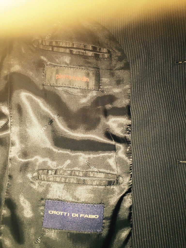 Pierre Pierre Pierre Cardin kostym svart med grå rand, strl 54, lite tunnare tyg 42ecd0 Pierre Pierre Pierre Cardin kostym svart med grå rand, strl 54, lite tunnare tyg 42ecd0