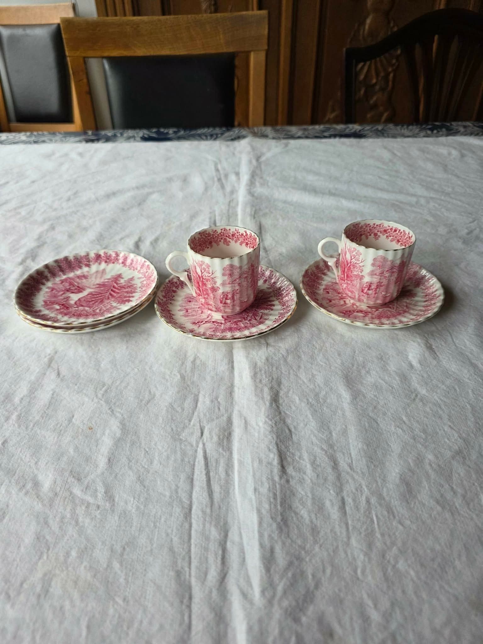 Rörstrand röd 2 kaffekoppar med 4 kaffefat. Sko.. | Köp på Tradera ...