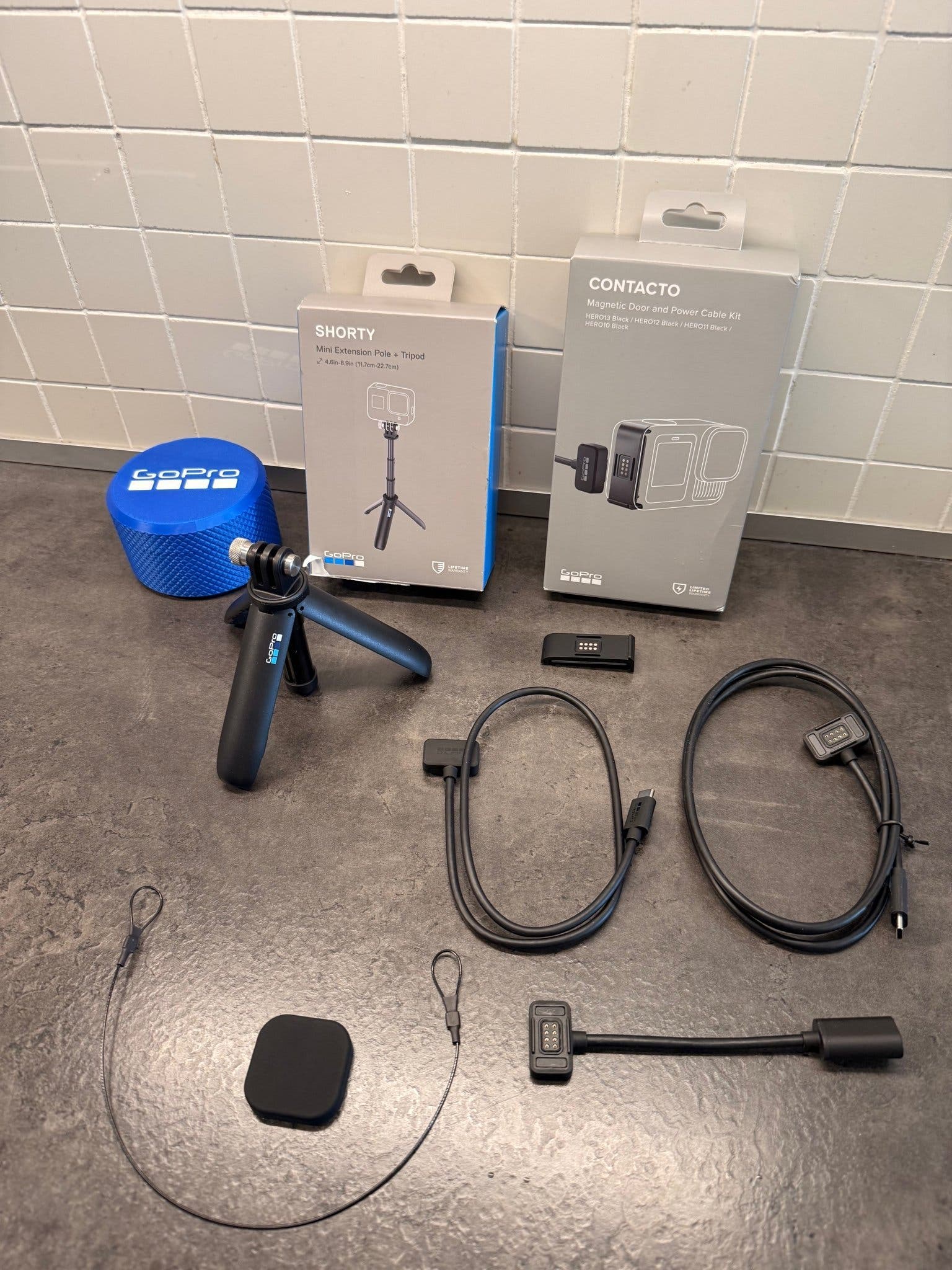 GoPro Shorty Mini förlängningsstång + stativ och Contacto magnetisk dörr