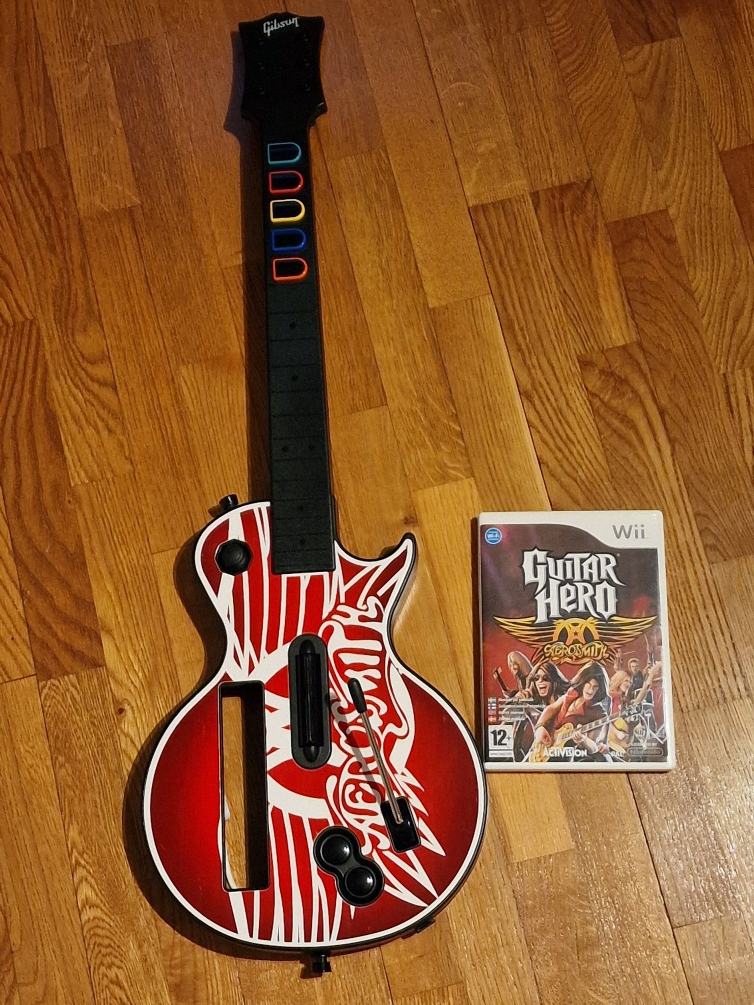 Wii Guitar Hero Aerosmith Gitarr och spel Köp på Tradera (575961880)