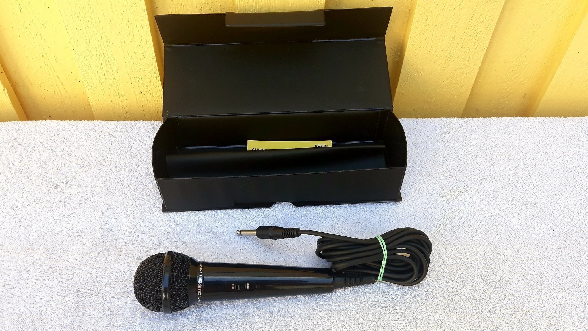 CHAMPION DYNAMIC MICROPHONE 5069 SVART IMP 600 Köp på Tradera (592508530)