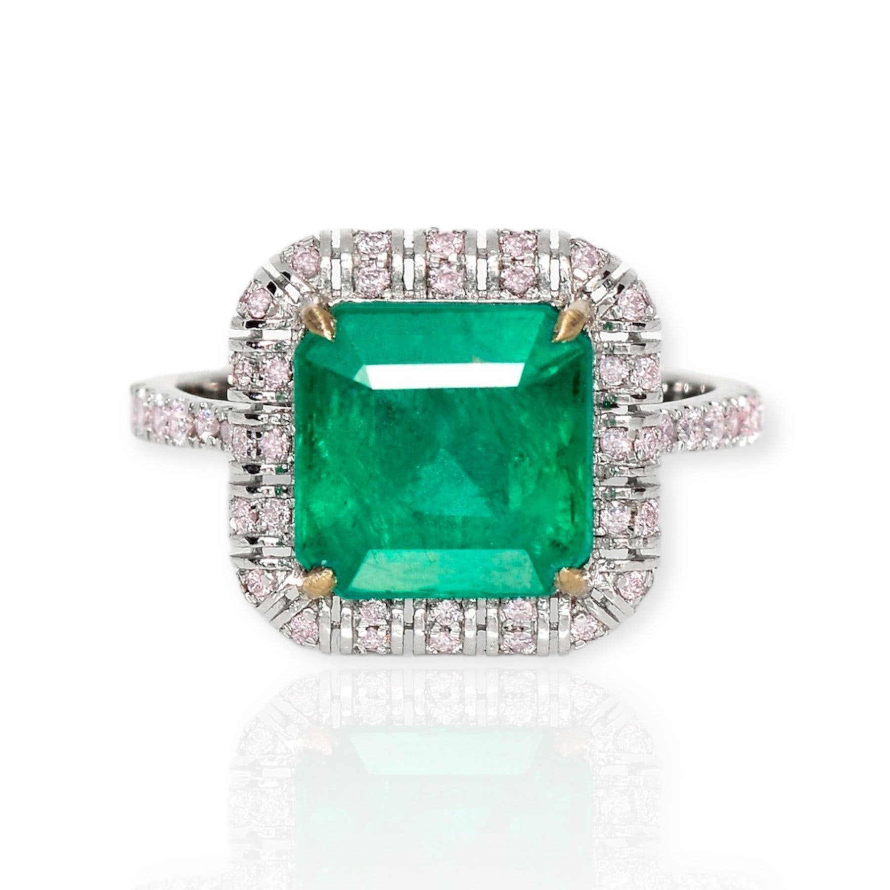 Weißgoldring mit 3,70 Ct Smaragd und IGI-Zertifikat