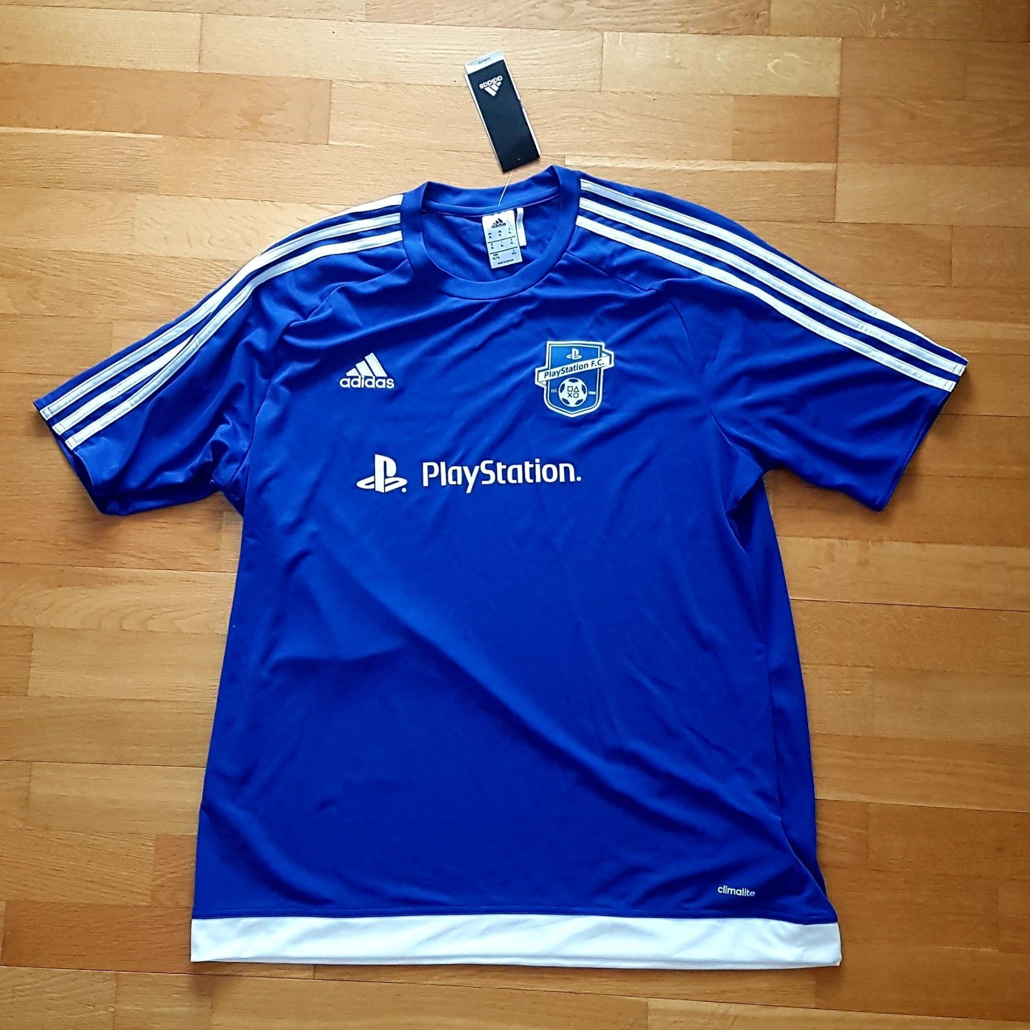 Ny PlayStation Adidas football TShirt XL (347882360) ᐈ Köp på Tradera