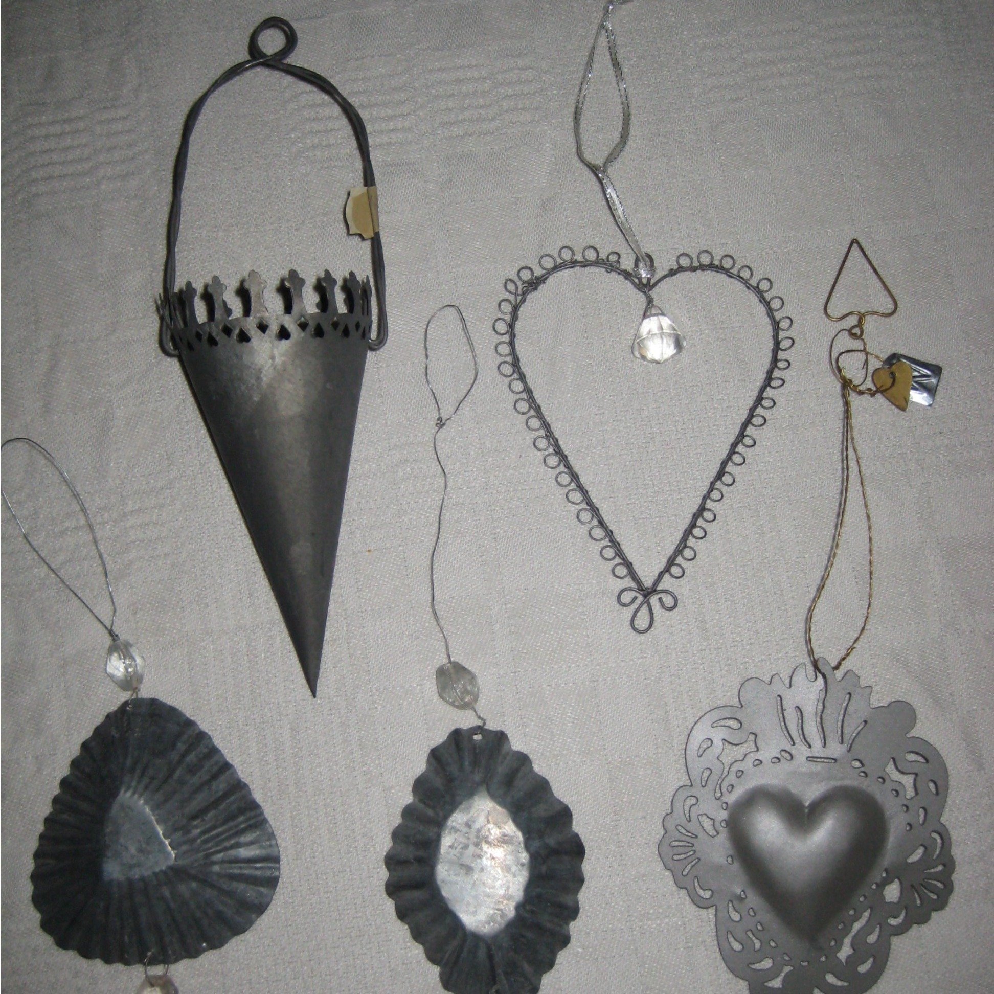 Hängande dekorationer i plåt Julgranspynt Bakfo.. Köp på Tradera