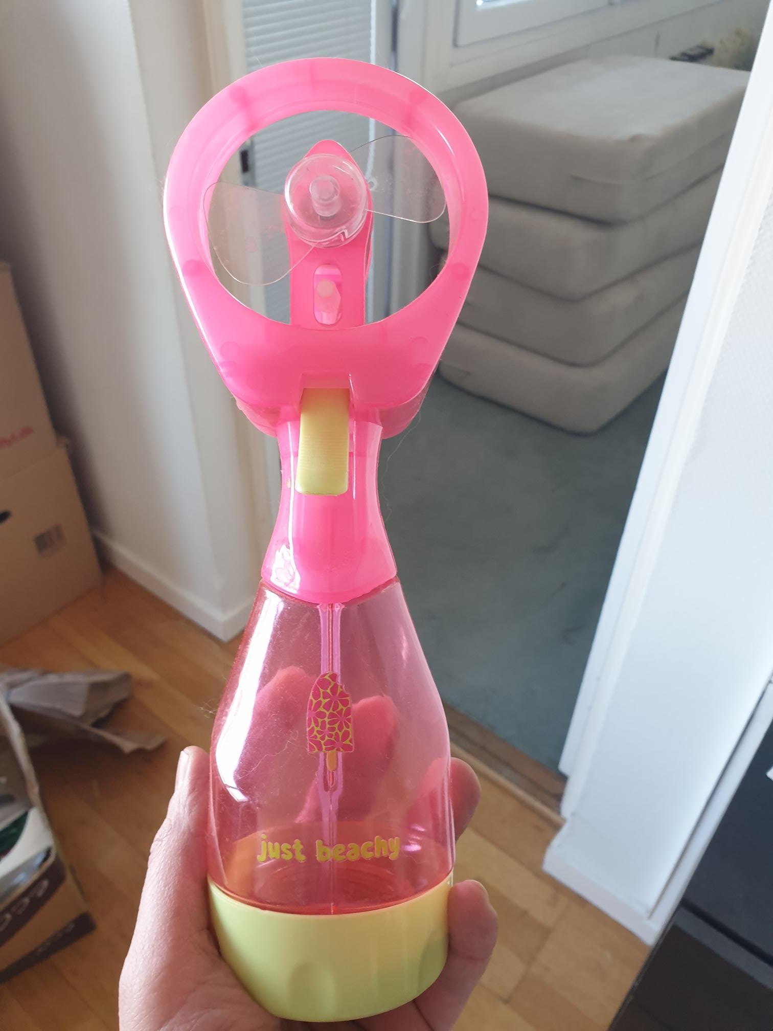 Elektrisk Vattenspray med Fläkt – Håll dig sval i sommar!