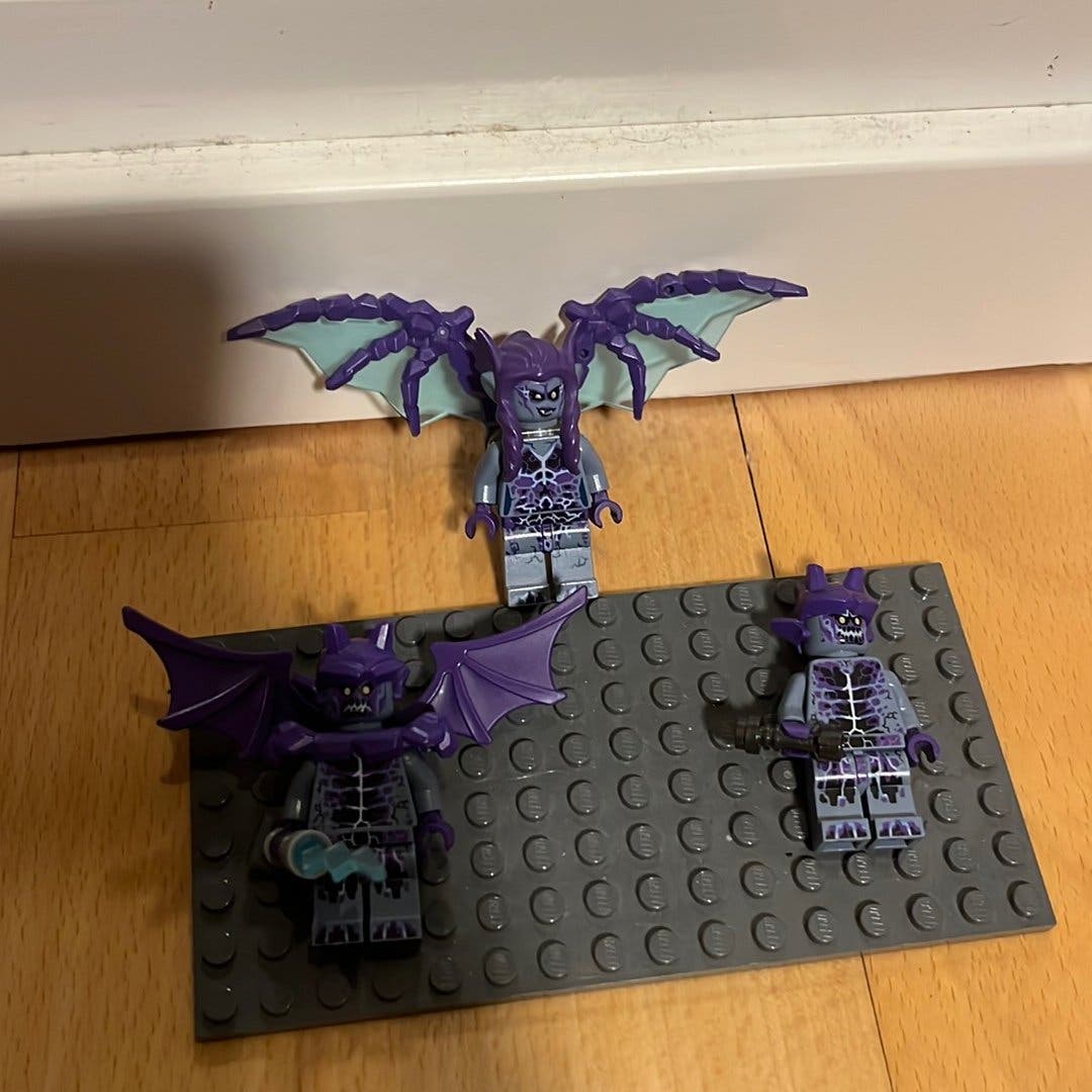 Drei LEGO Nexo Knights Figuren zu verkaufen