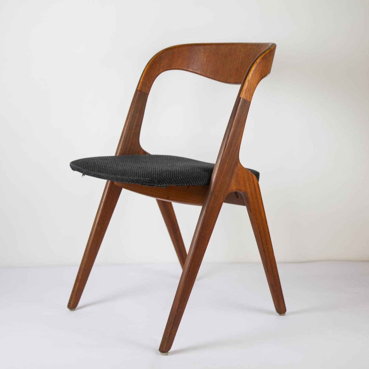 Se produkter som liknar Elegant 60-tals retro. Stol S.. på Tradera ...
