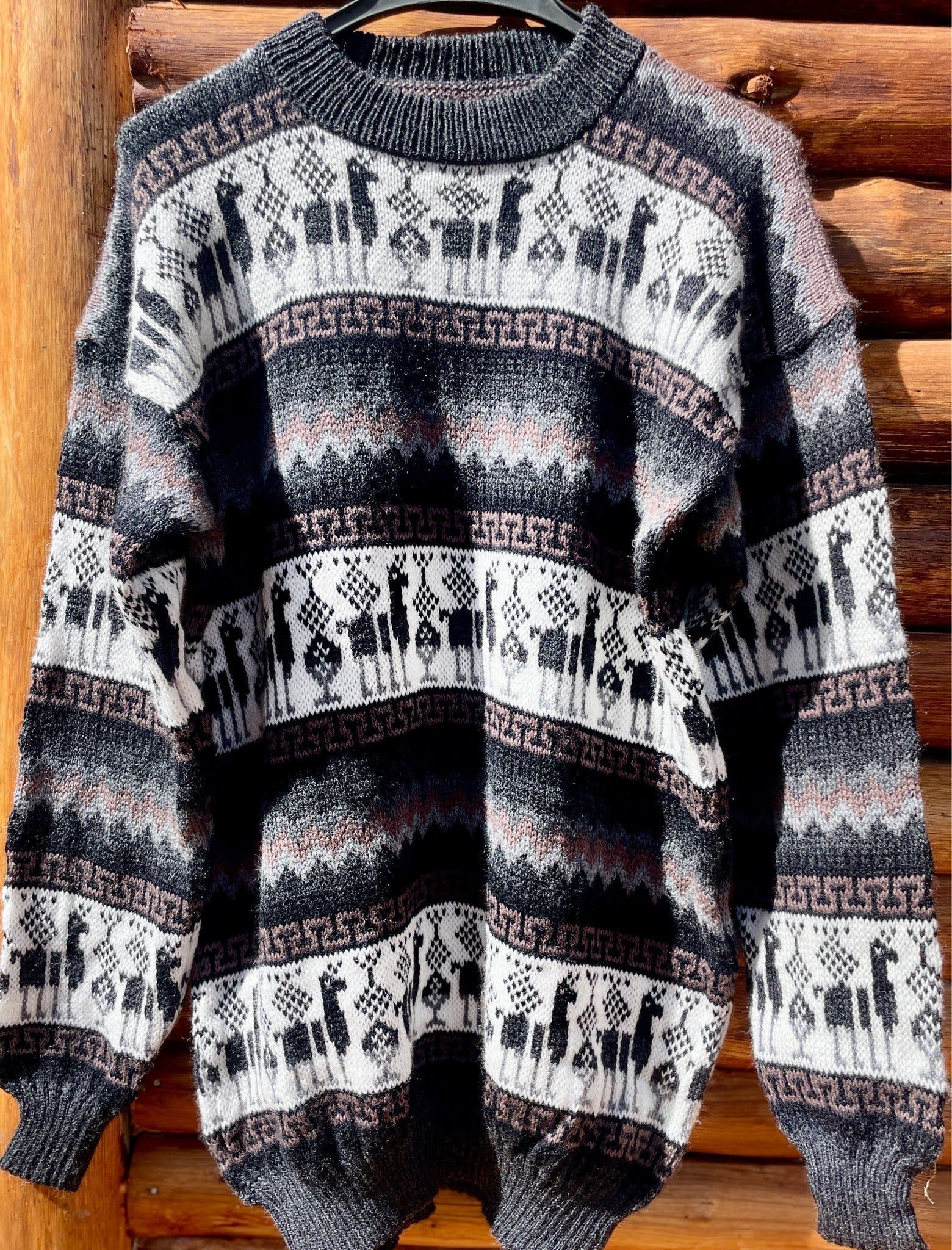 Alpaca sweater with Andean pattern and alpacas from Ecuador