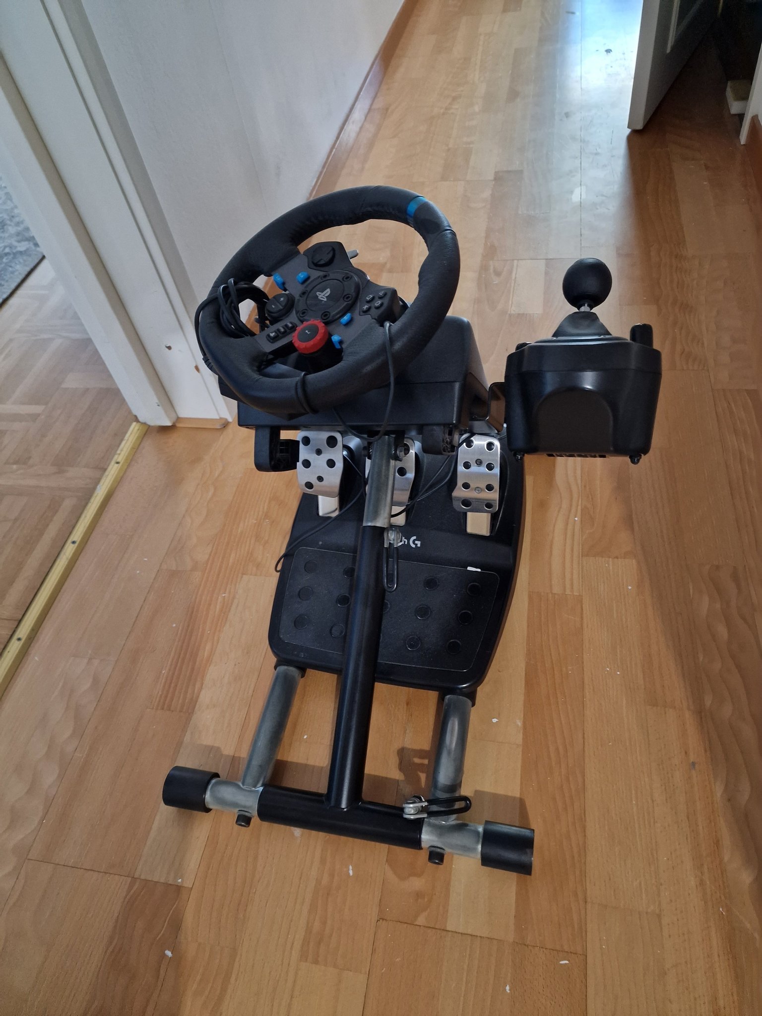 Logitech G29 Gaming ratt med växelspak och whee.. Köp på Tradera