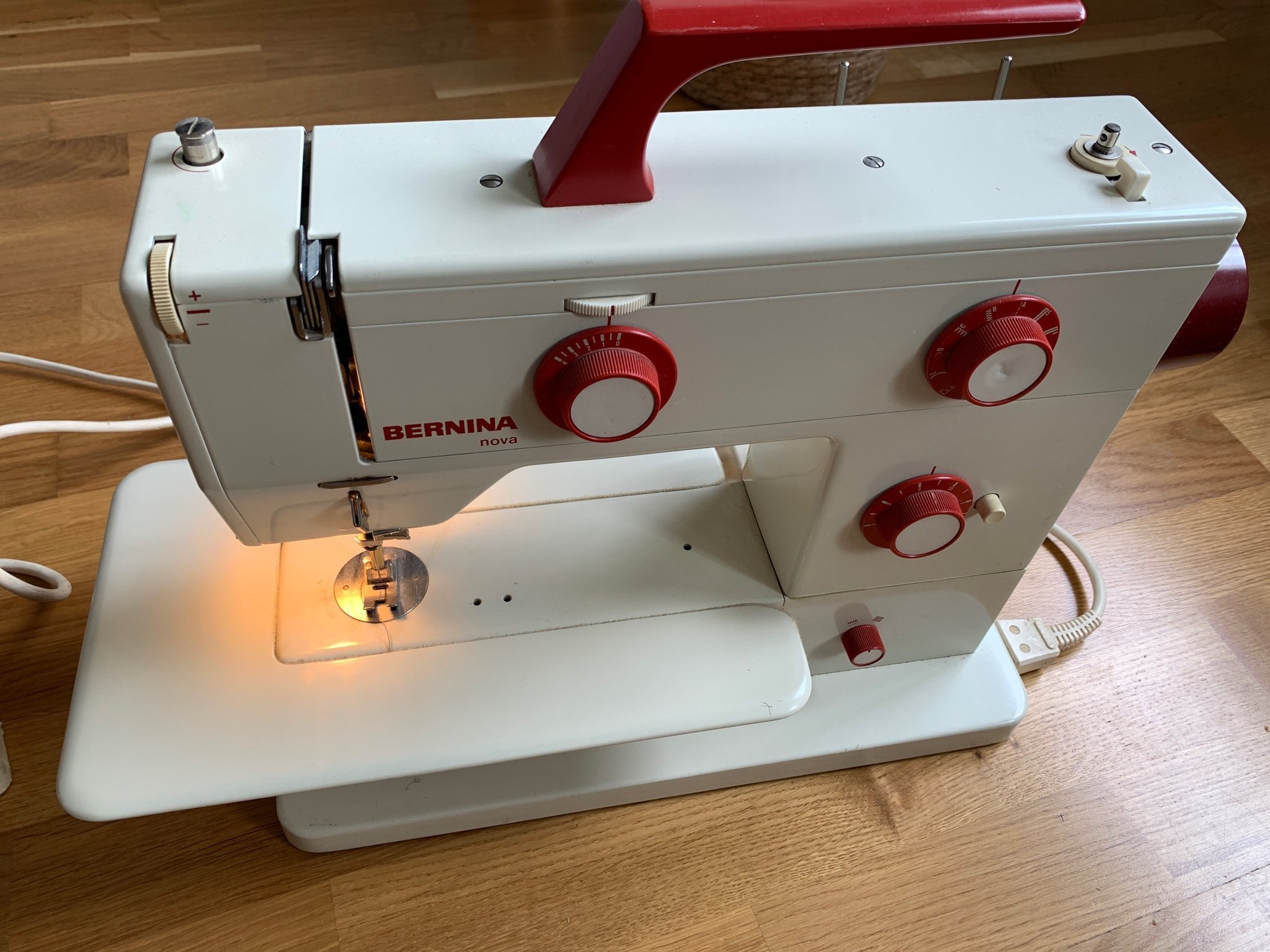 Se produkter som liknar Bernina Nova 900 Symaskin Sew.. på Tradera