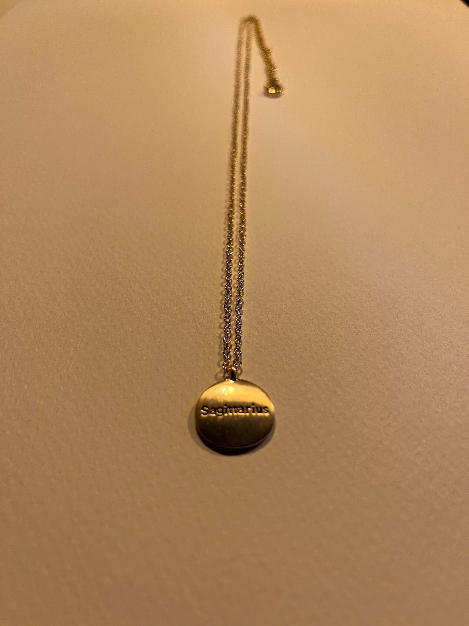 Halsband med skyttens stjärntecken i Sverige