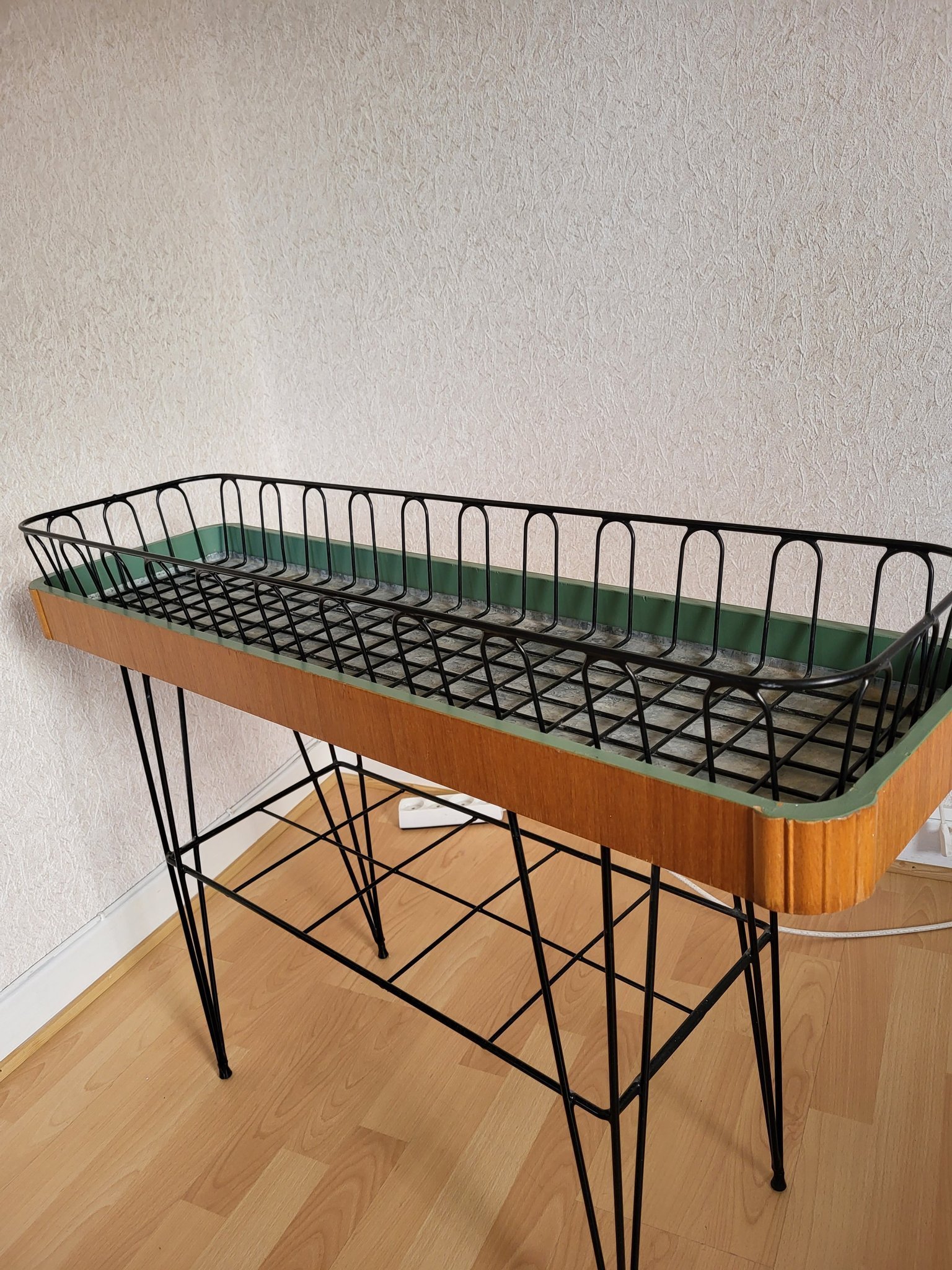 Se produkter som liknar Blombord i Teak & String 1950.. på Tradera ...