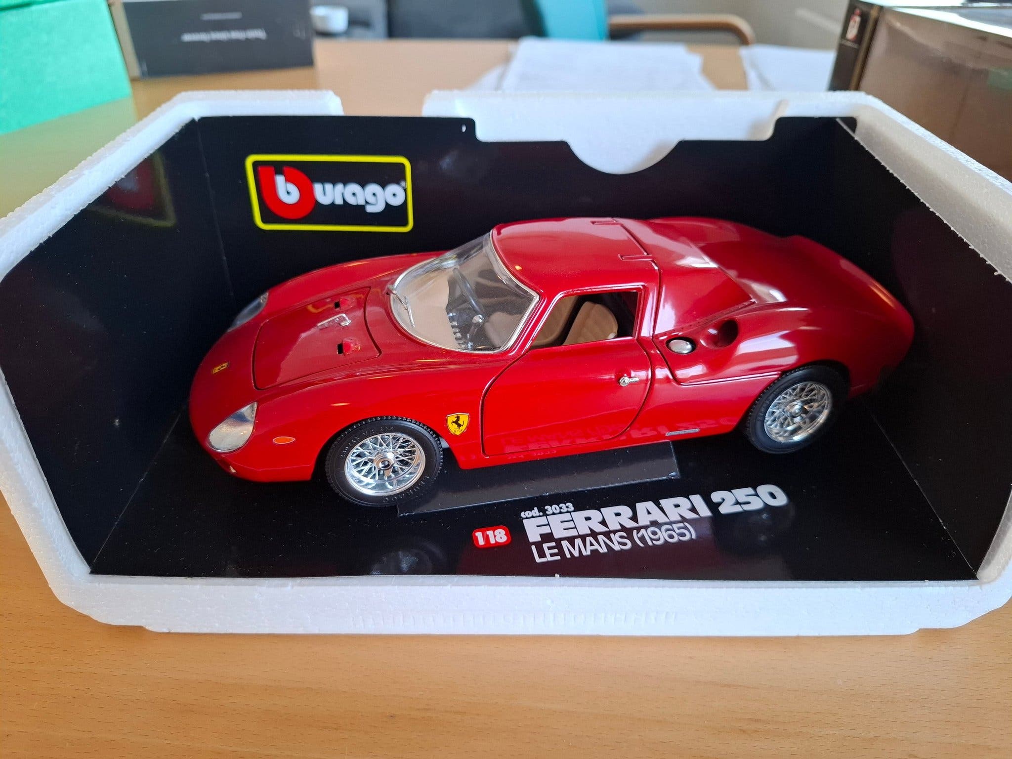 Se produkter som liknar Modellbil RÖD Ferrari 250 LE .. på Tradera ...