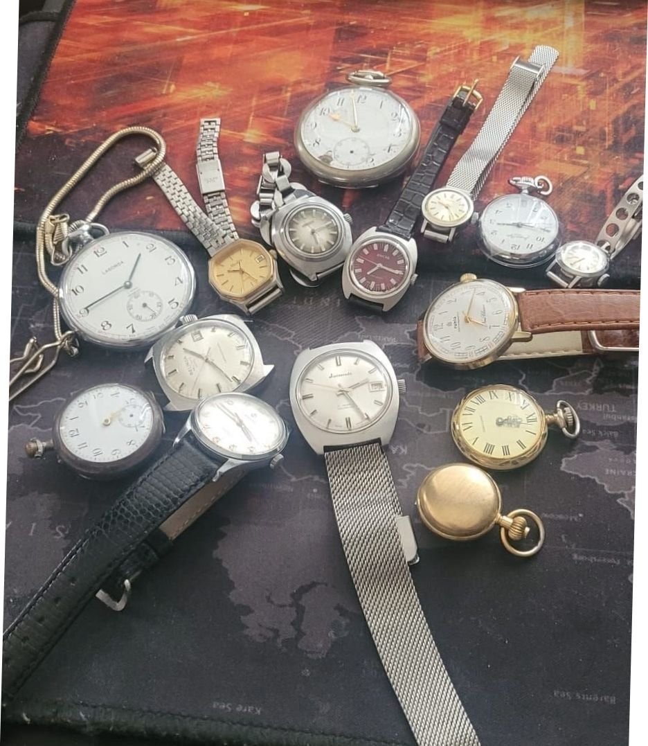 Parti klockor, fickur och armbandsur