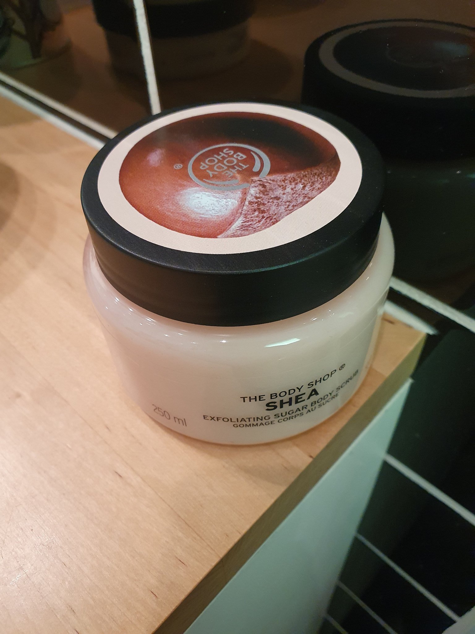The body shop shea body scrub 250ml. (408704347) ᐈ Köp på Tradera