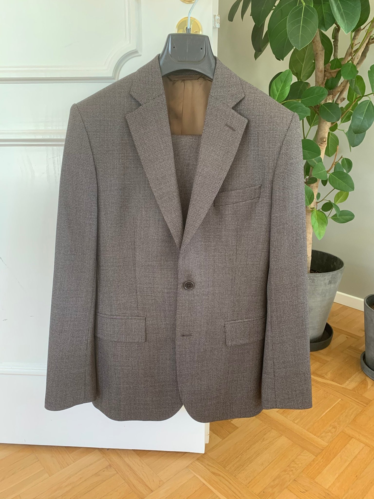 Brun kostym med struktur J.Lindeberg stl 44 (414199621) ᐈ Köp på Tradera