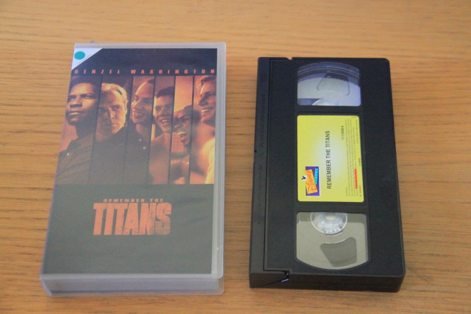 Remember the Titans True Story VHSfilm (400239040) Köp på Tradera