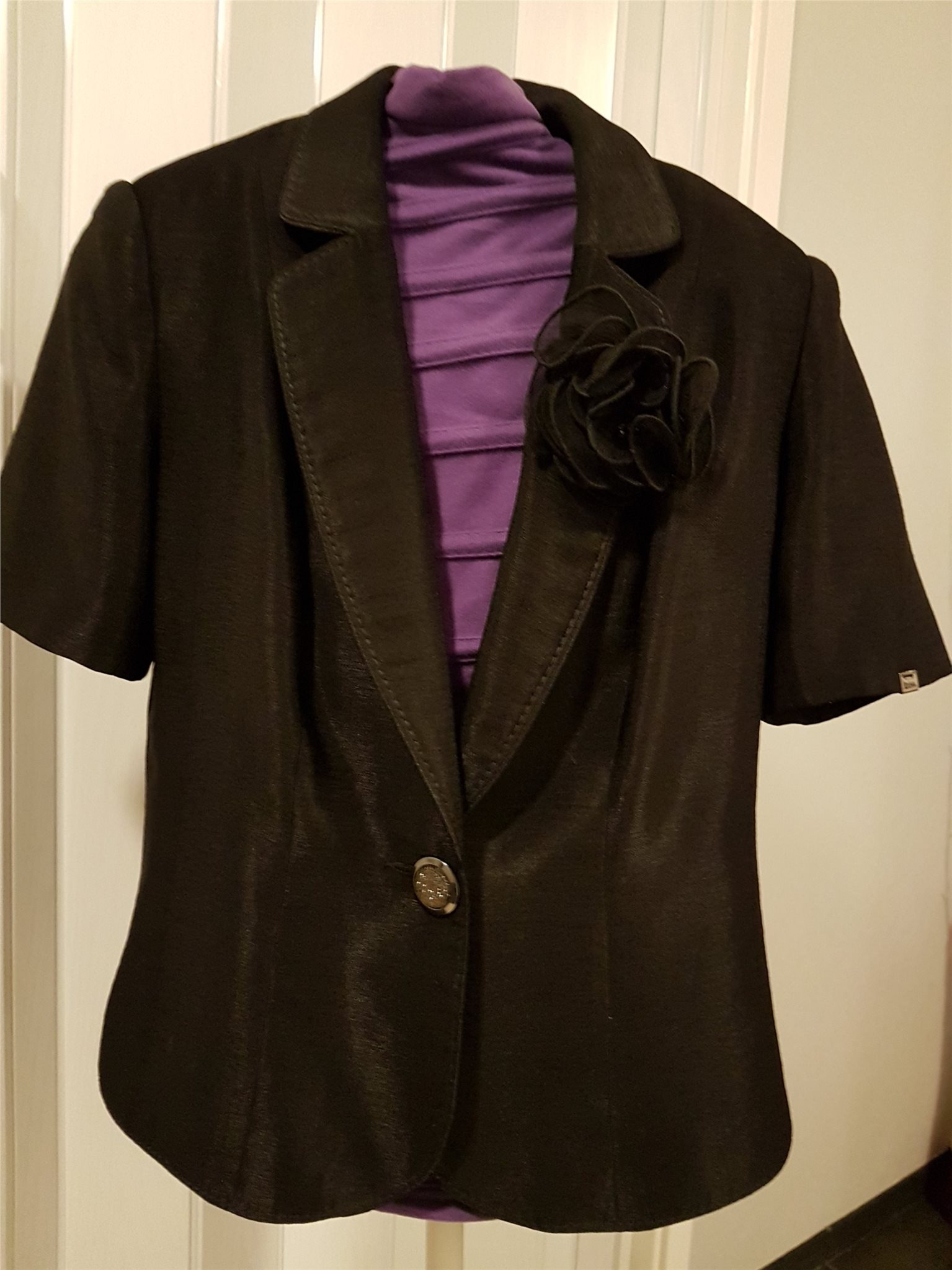 Snygg fest kortärmad kavaj svart st 44, från LUNA LUNA LUNA Fashion Sweden 36b2d4 Snygg fest kortärmad kavaj svart st 44, från LUNA LUNA LUNA Fashion Sweden 36b2d4