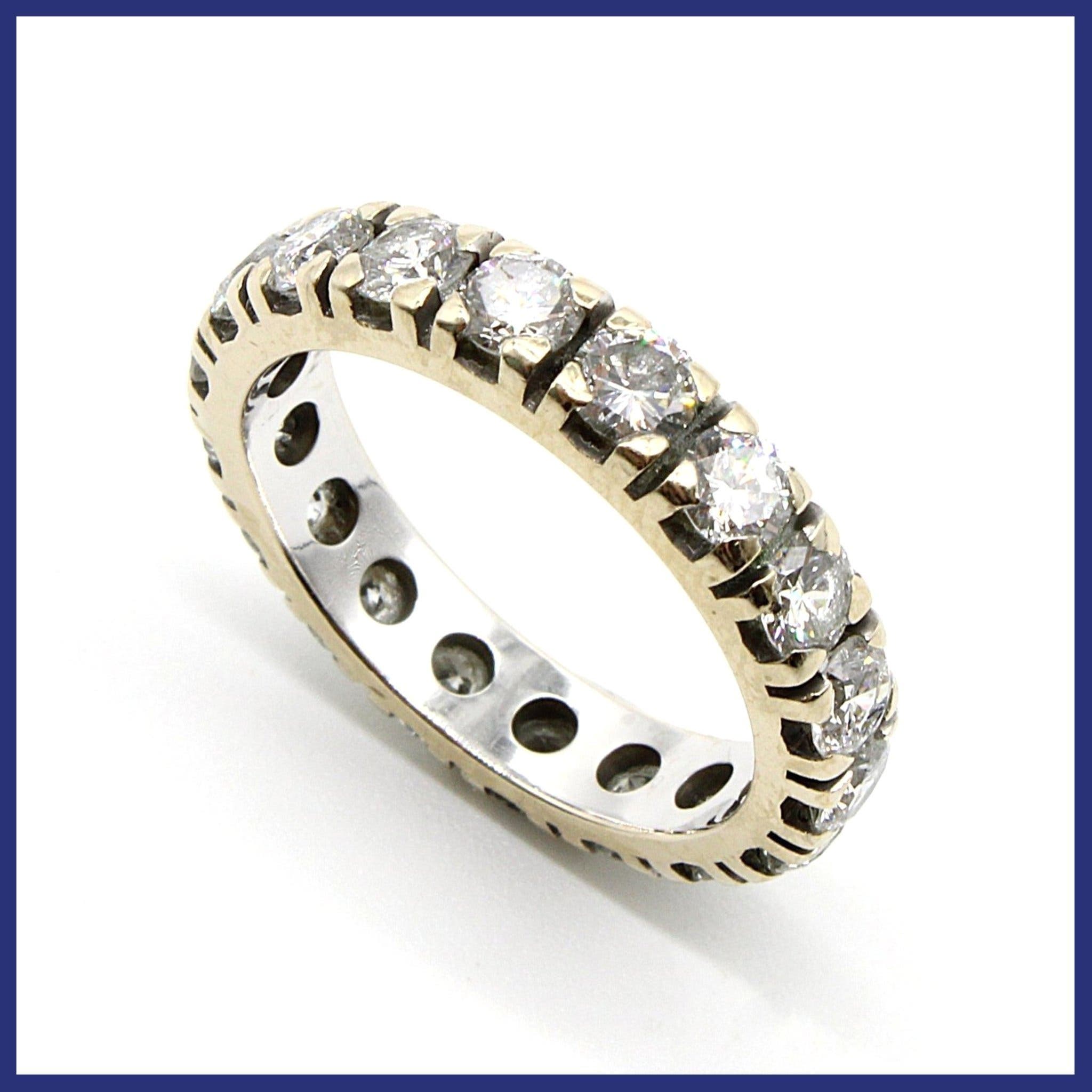 Ring, 18K guld/vitguld, allians, naturliga diamanter (2,5ctv, stl 16,25mm)