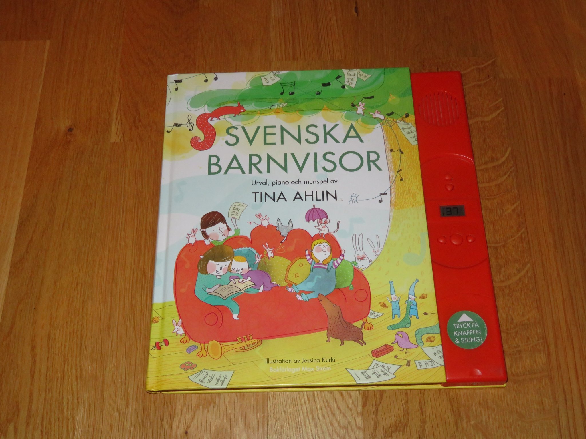 Se produkter som liknar SVENSKA BARNVISOR En spelande.. på Tradera