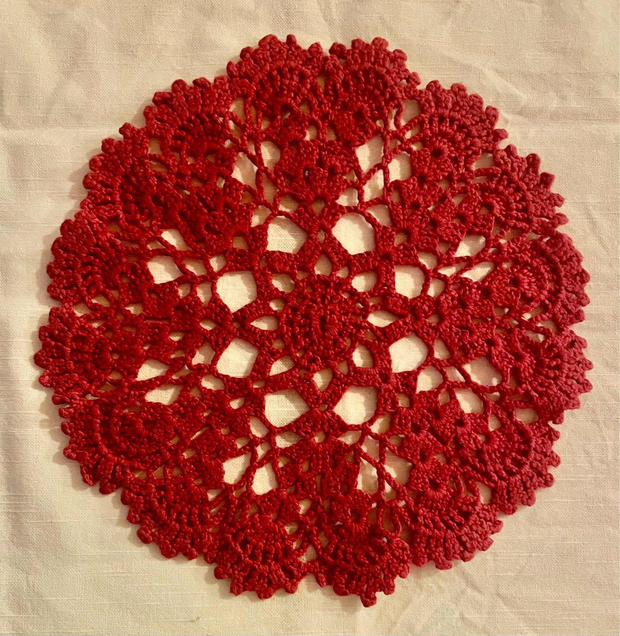 Liten Röd Virkad Duk * ca 26 cm i diameter * jul | Köp på Tradera ...