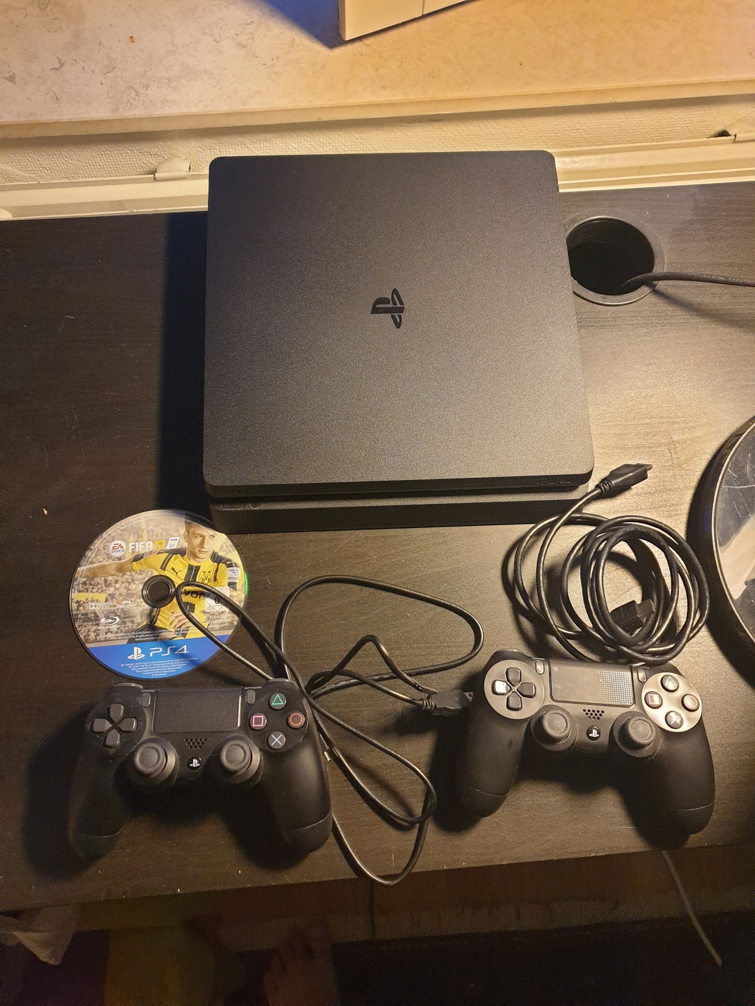 Playstation 4 Slim 500 GB (406374133) ᐈ Köp på Tradera