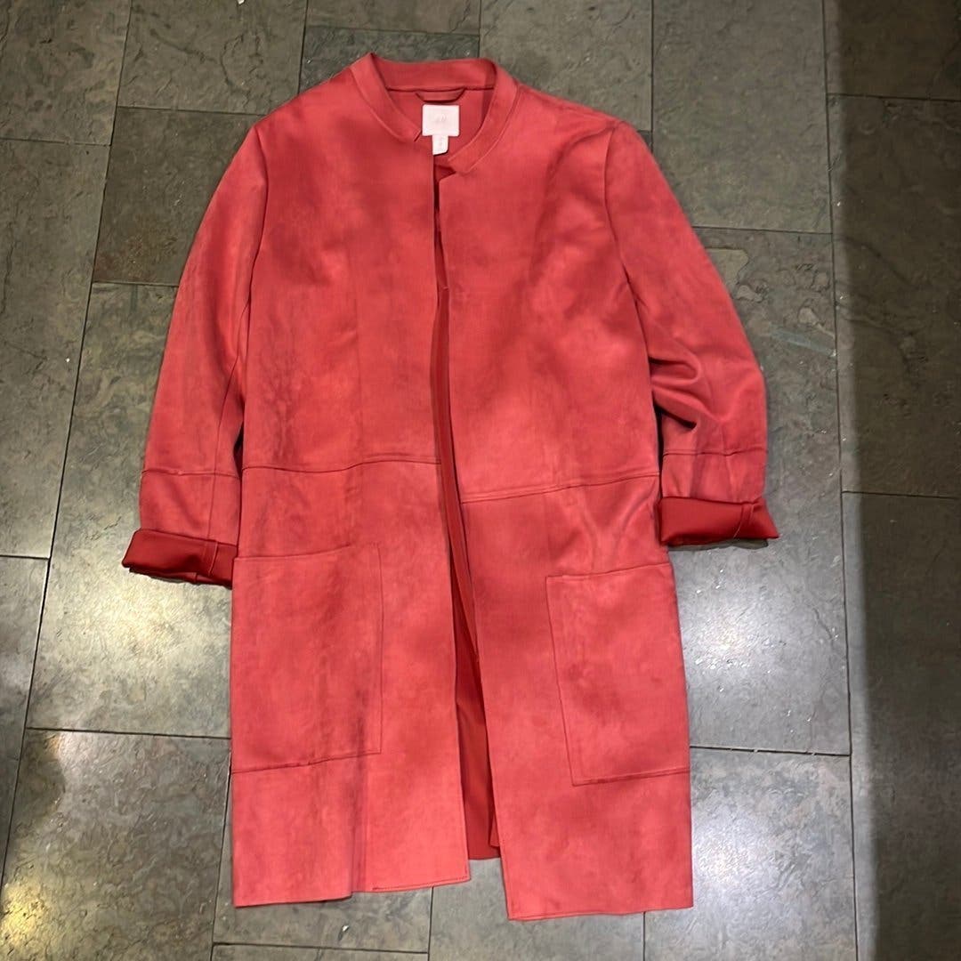 Se produkter som liknar H&M röd kappa, storlek 44 på Tradera (705653139)