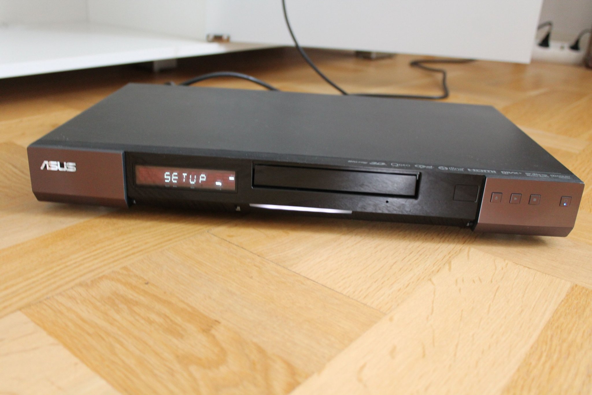 Regionsfri BluRay spelare Asus BDS700 Köp på Tradera (536858882)