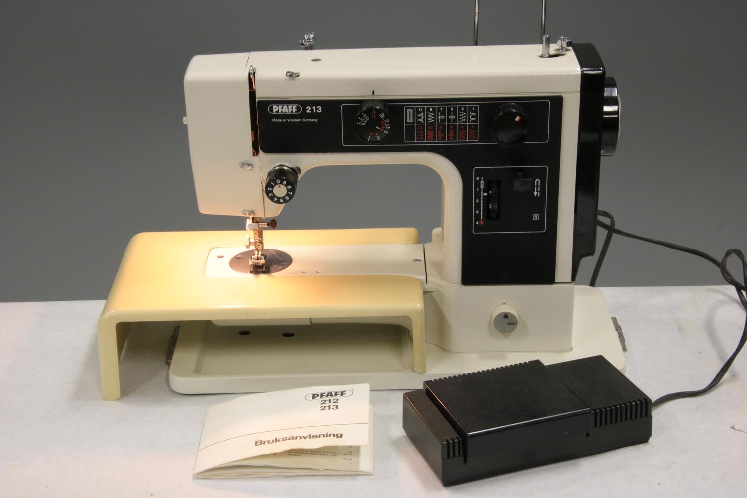 Se produkter som liknar Pfaff 213 Sewing Machine på Tradera (590959418)