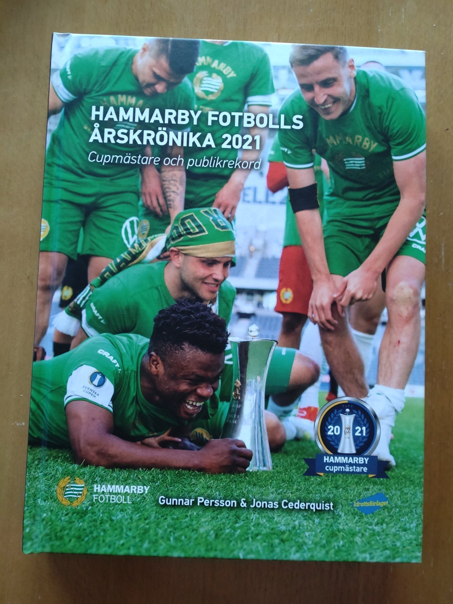 Se produkter som liknar Hammarby Fotbolls årskrönika .. på Tradera
