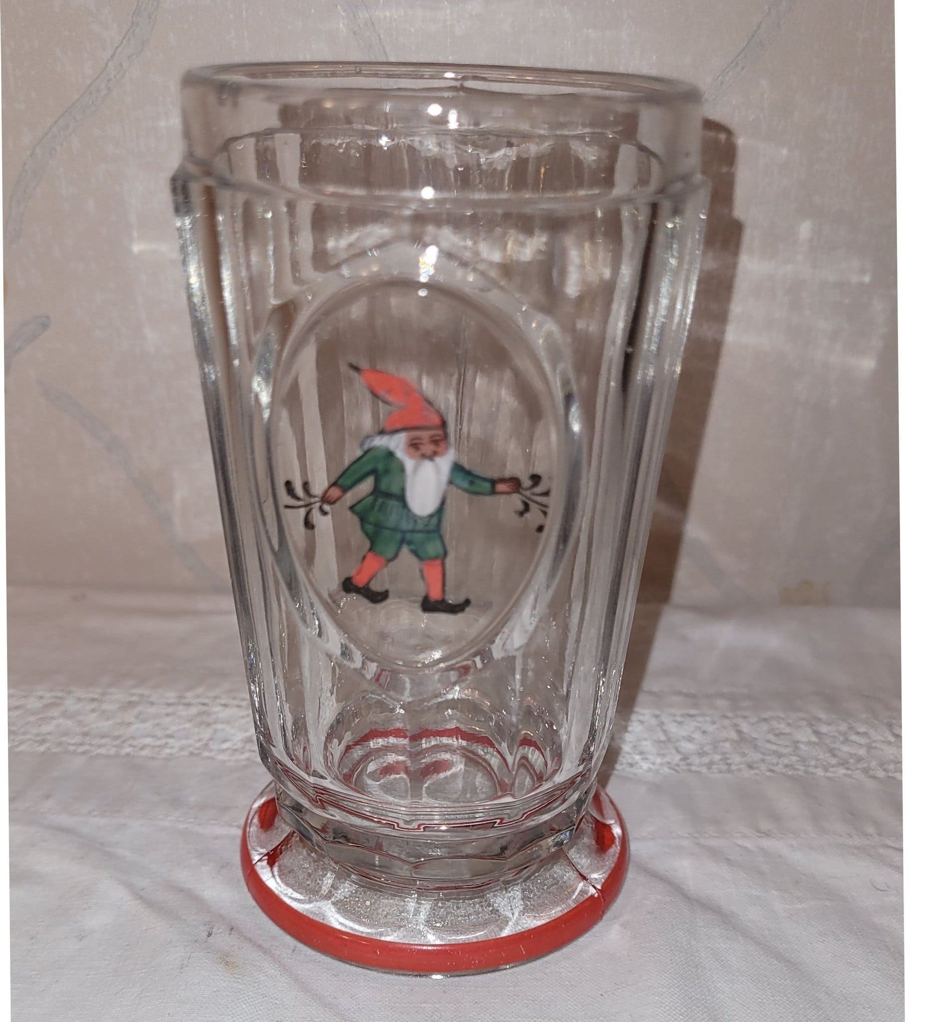 antikt GLAS med TOMTE handmålat PRESSGLAS glass.. | Köp på Tradera ...