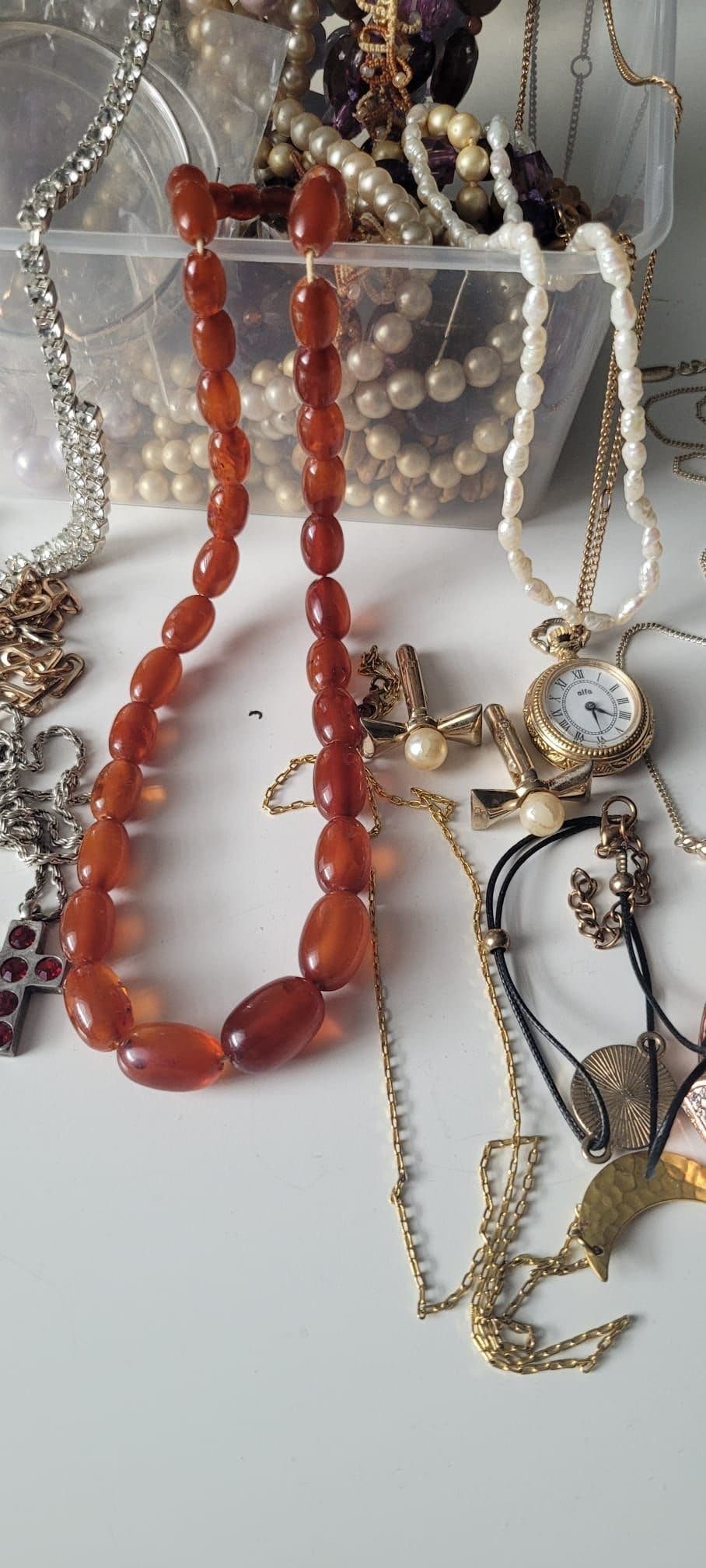 Bakelit halsband och andra accessoarer