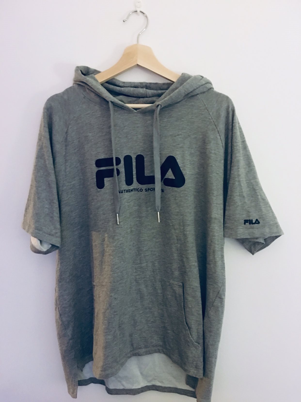 FILA - Kortärmad grå tunn tunn tunn hoodie - strl L 6786ef FILA - Kortärmad grå tunn tunn tunn hoodie - strl L 6786ef