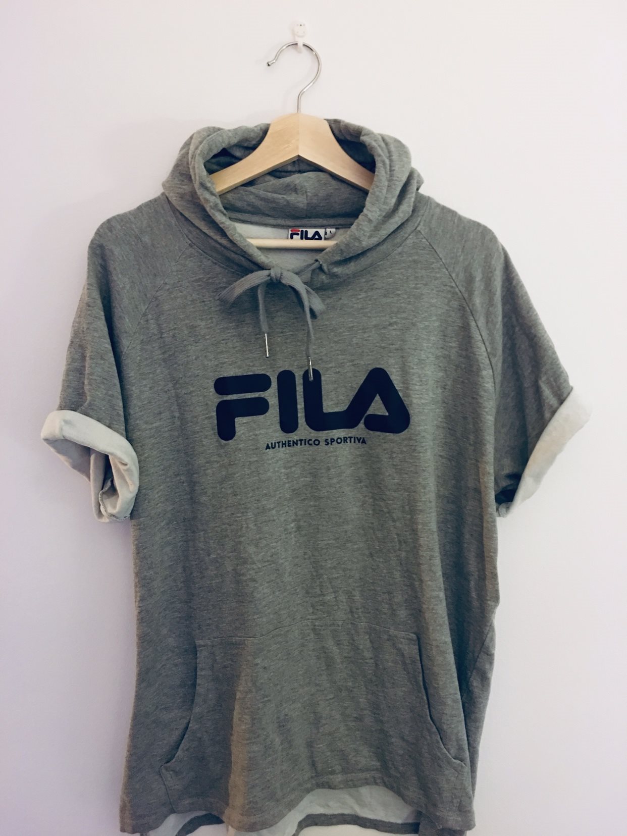 FILA - Kortärmad grå tunn hoodie - strl L FILA - Kortärmad grå tunn tunn tunn hoodie - strl L 6786ef