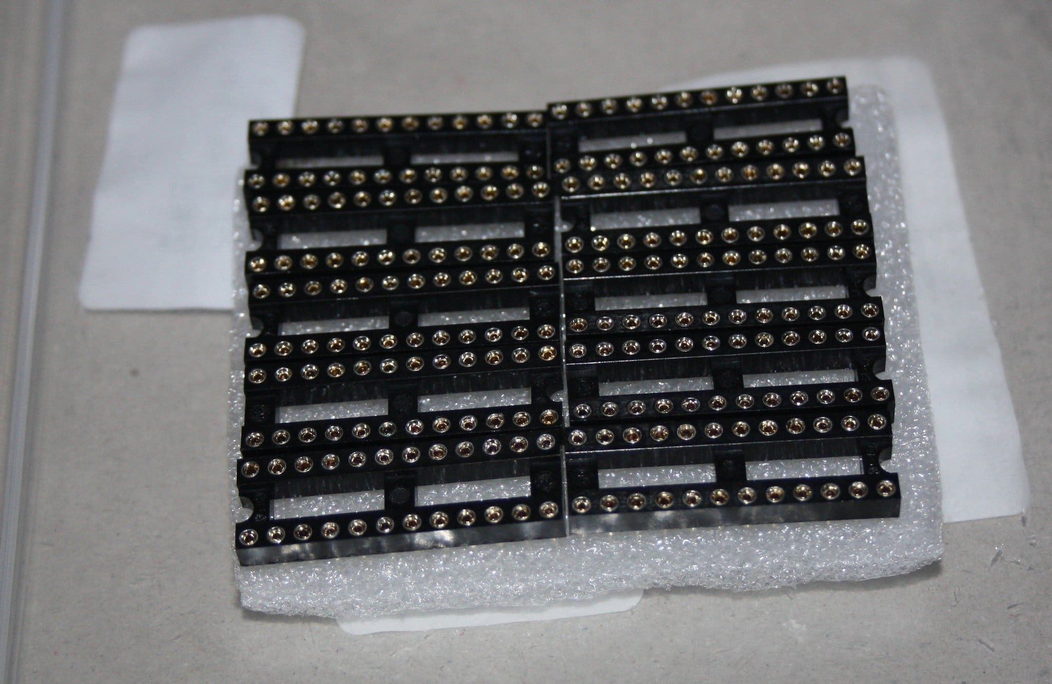 Se produkter som liknar 10st IC Socket (smal) 24 pins.. på Tradera ...
