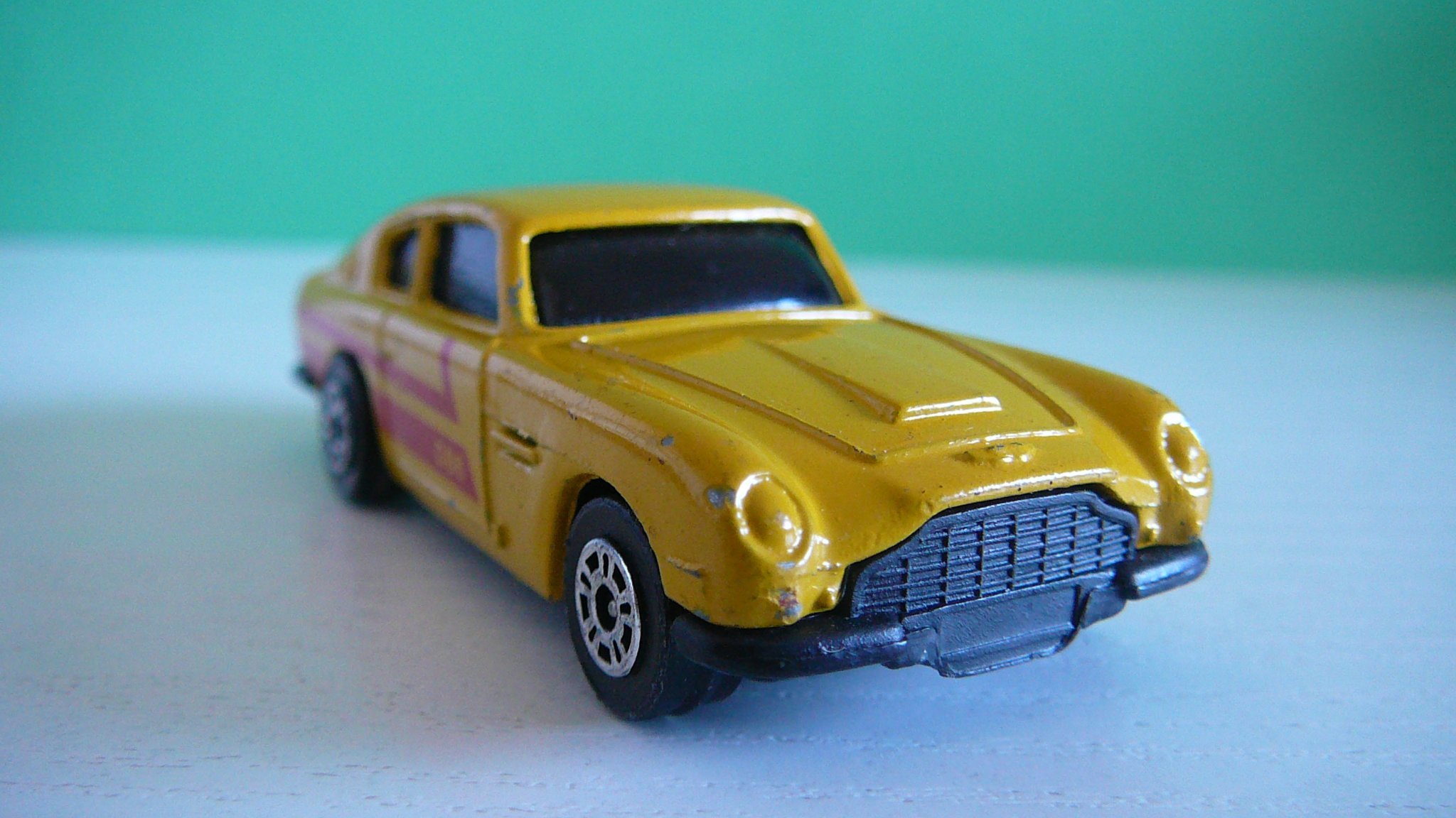 Aston Martin DB 6 Made in Gt. Britain