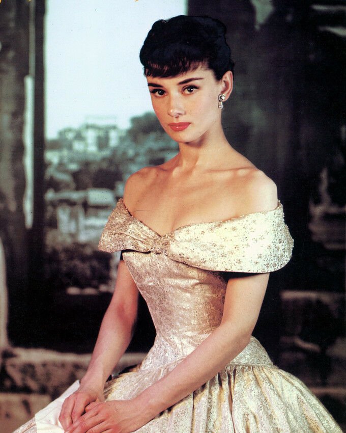 AUDREY HEPBURN BRITISH ACTRESS and HUMANITARIAN.. | Köp på Tradera (543433135)