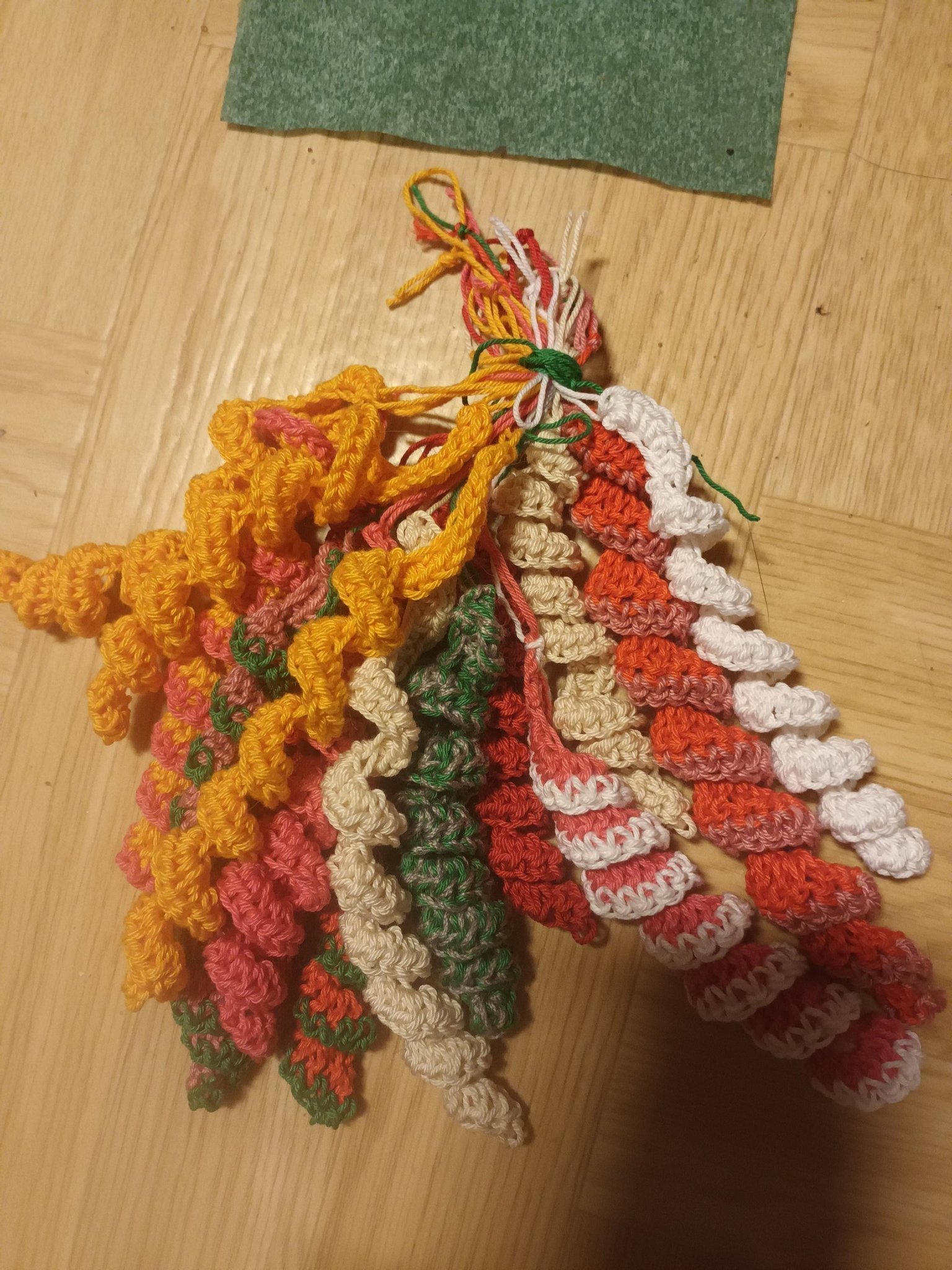 15 st snurror till påskriset eller dekor | Köp på Tradera (625611583)