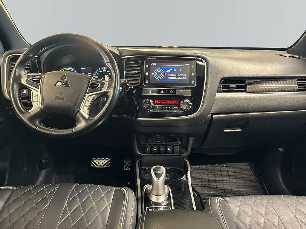 Mitsubishi Outlander PHEV CVT, 224hp, 2019