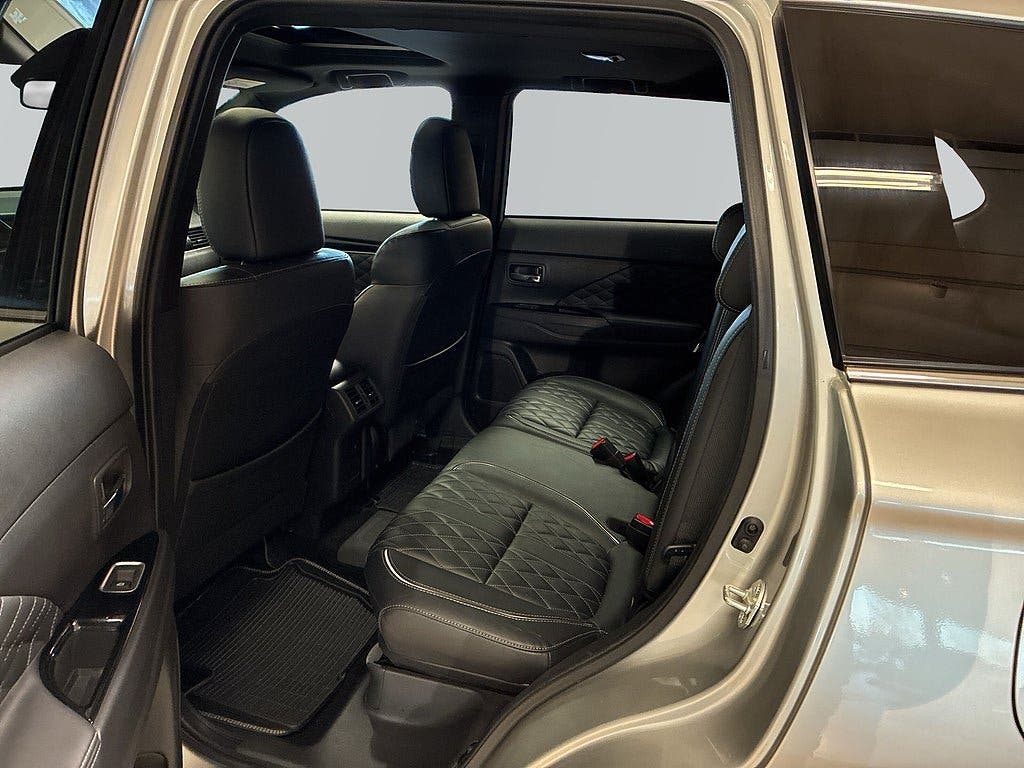 Mitsubishi Outlander PHEV CVT, 224hp, 2019