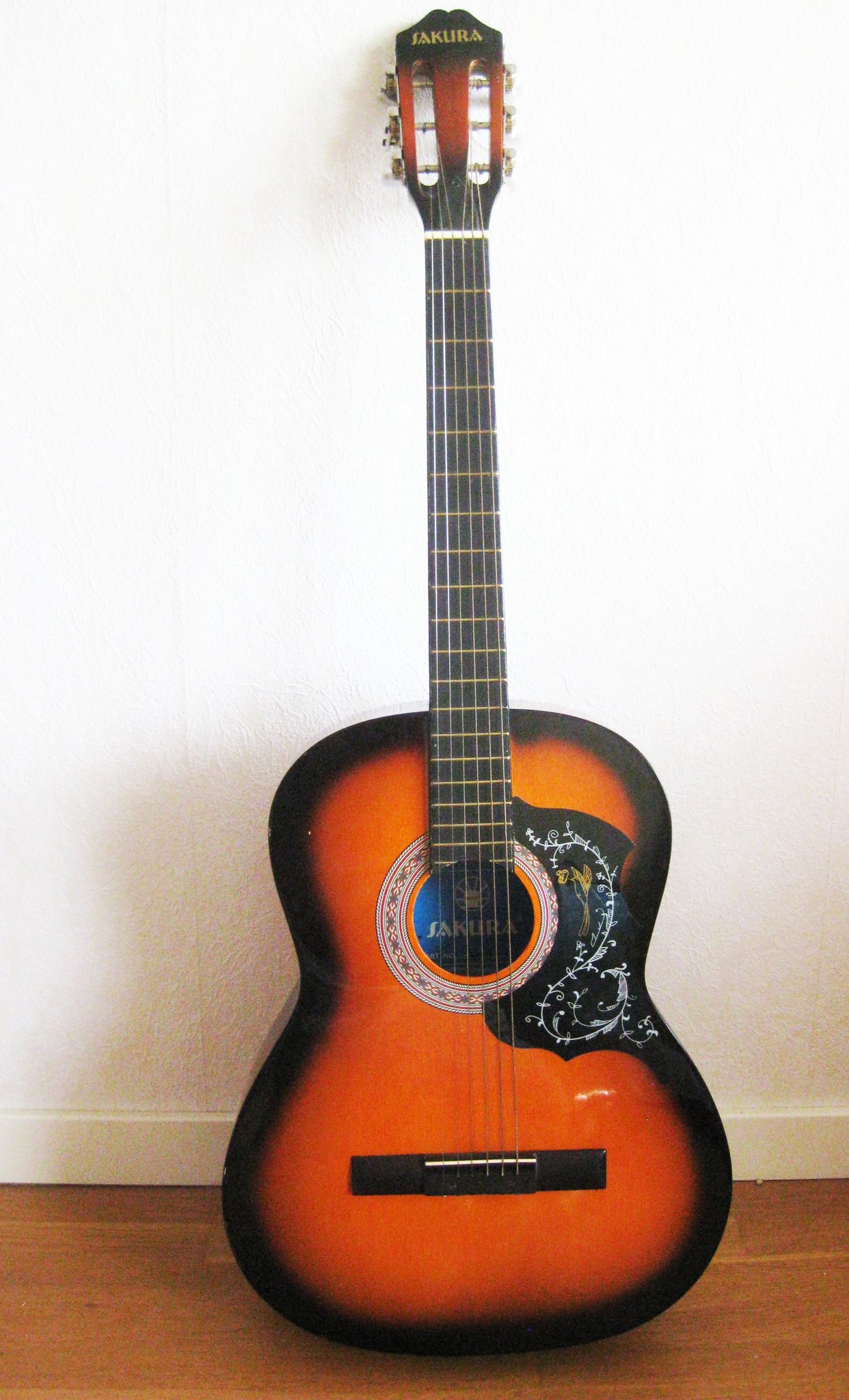 Klassisk Gitarr SAKURA Musik Instrument (422638031) ᐈ Köp på Tradera