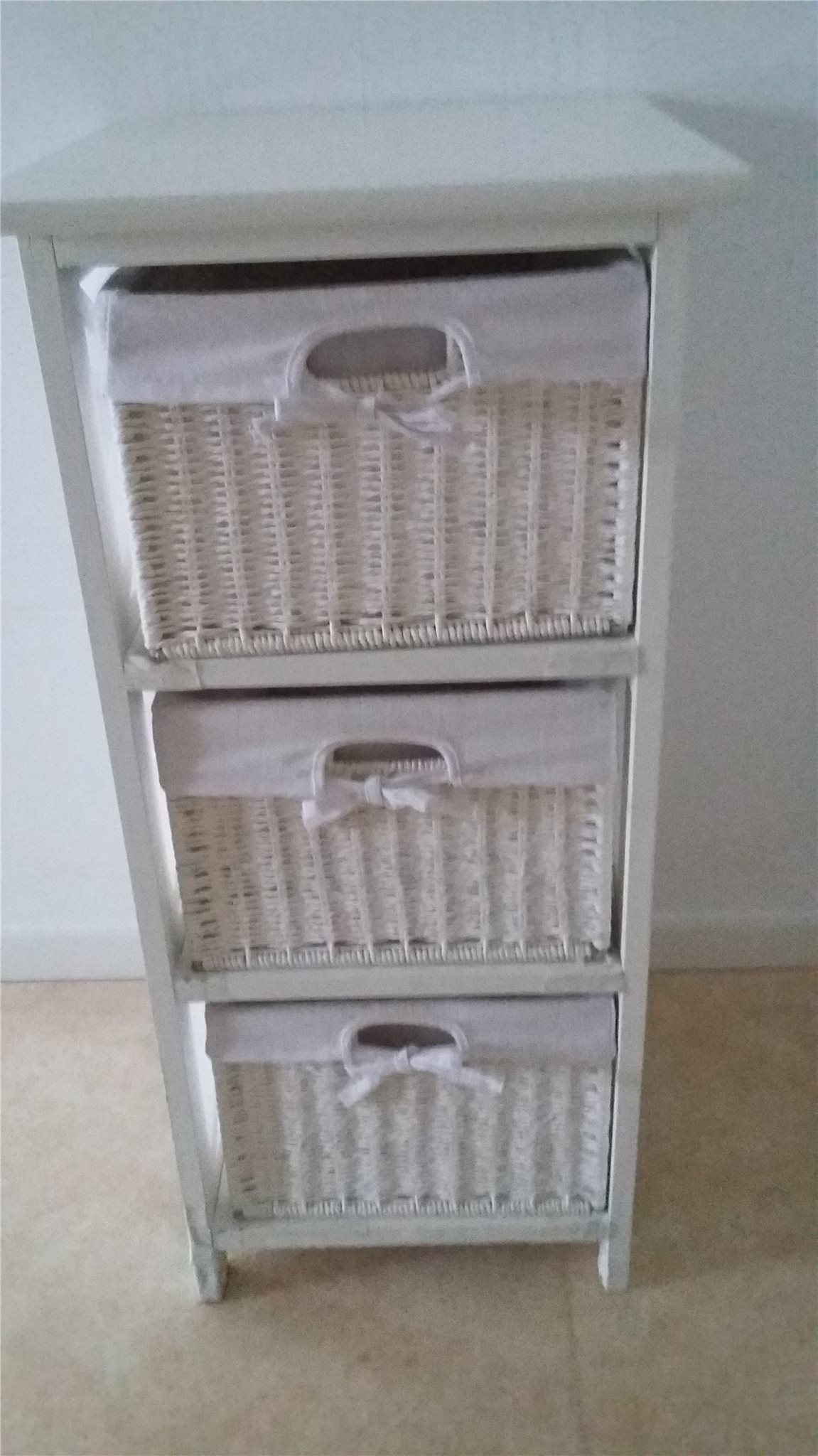 Vitt byrå/skåp med lådor shabby chic inredning på tradera.com