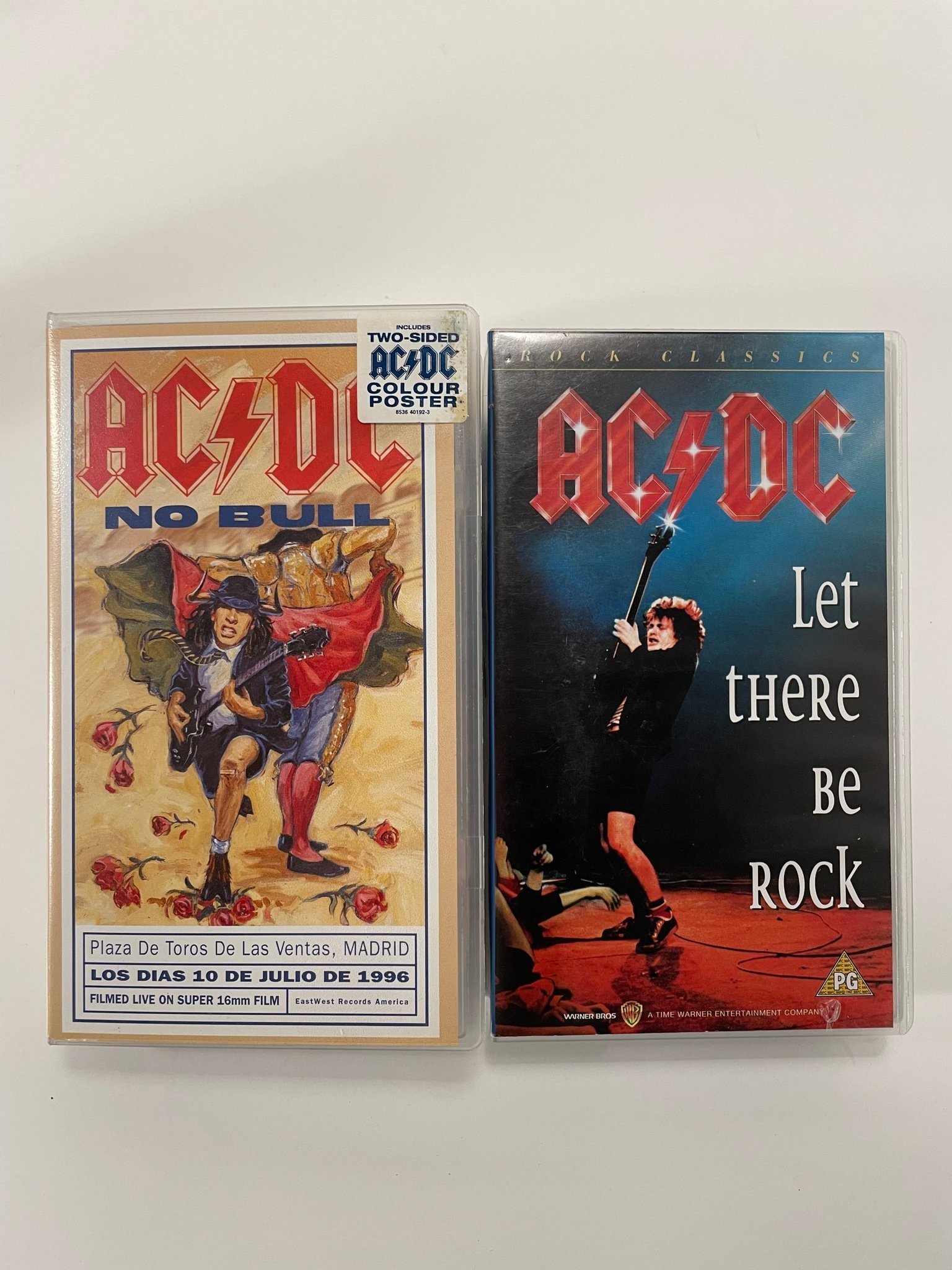 Se produkter som liknar Två original AC/DC vhs videof.. på Tradera ...