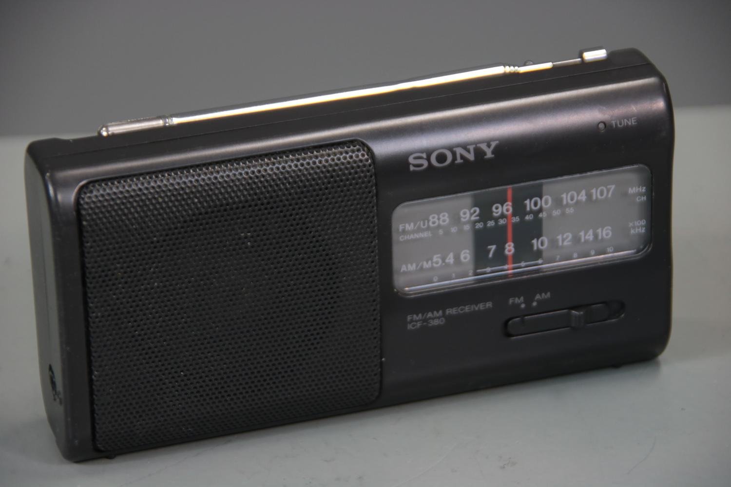 Sony ICF380 FM/AM Portable.. Köp från Massiartdesign på Tradera